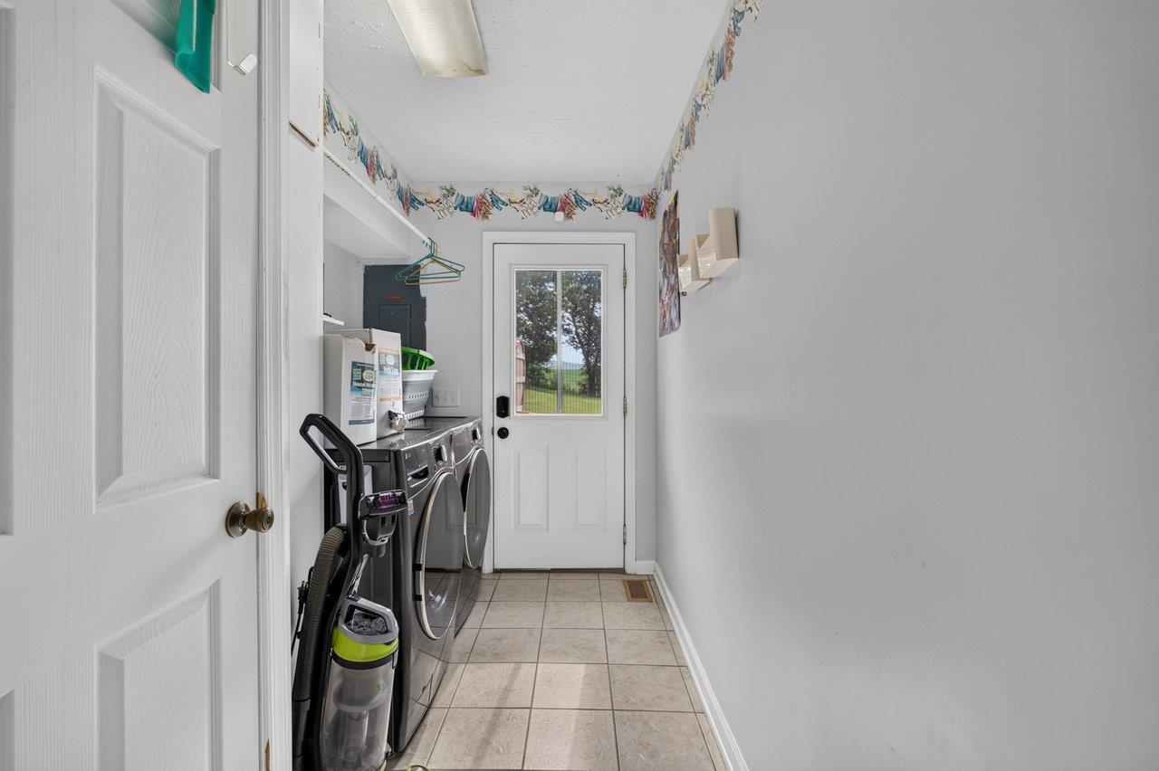 639 SILVER LAKE RD, DAYTON, Virginia 22821, 6 Bedrooms Bedrooms, ,3 BathroomsBathrooms,Residential,639 SILVER LAKE RD,679460 MLS # 679460