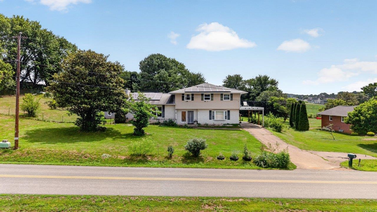 639 SILVER LAKE RD, DAYTON, Virginia 22821, 6 Bedrooms Bedrooms, ,3 BathroomsBathrooms,Residential,639 SILVER LAKE RD,679460 MLS # 679460