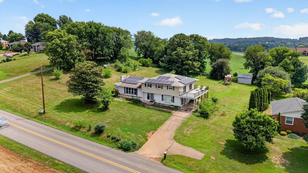 639 SILVER LAKE RD, DAYTON, Virginia 22821, 6 Bedrooms Bedrooms, ,3 BathroomsBathrooms,Residential,639 SILVER LAKE RD,679460 MLS # 679460