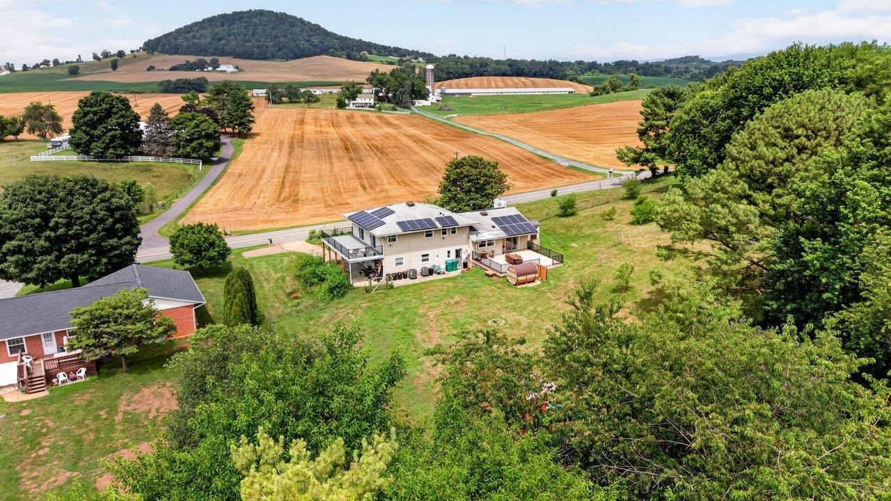 639 SILVER LAKE RD, DAYTON, Virginia 22821, 6 Bedrooms Bedrooms, ,3 BathroomsBathrooms,Residential,639 SILVER LAKE RD,679460 MLS # 679460
