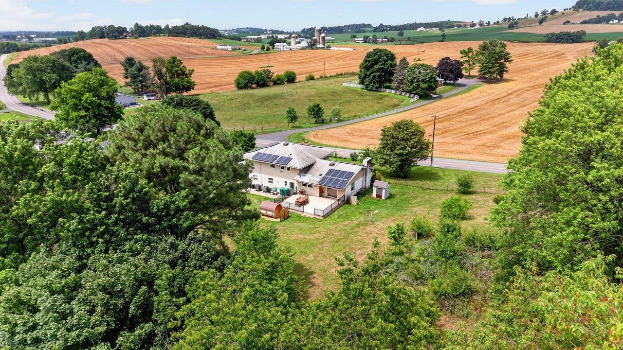639 SILVER LAKE RD, DAYTON, Virginia 22821, 6 Bedrooms Bedrooms, ,3 BathroomsBathrooms,Residential,639 SILVER LAKE RD,679460 MLS # 679460