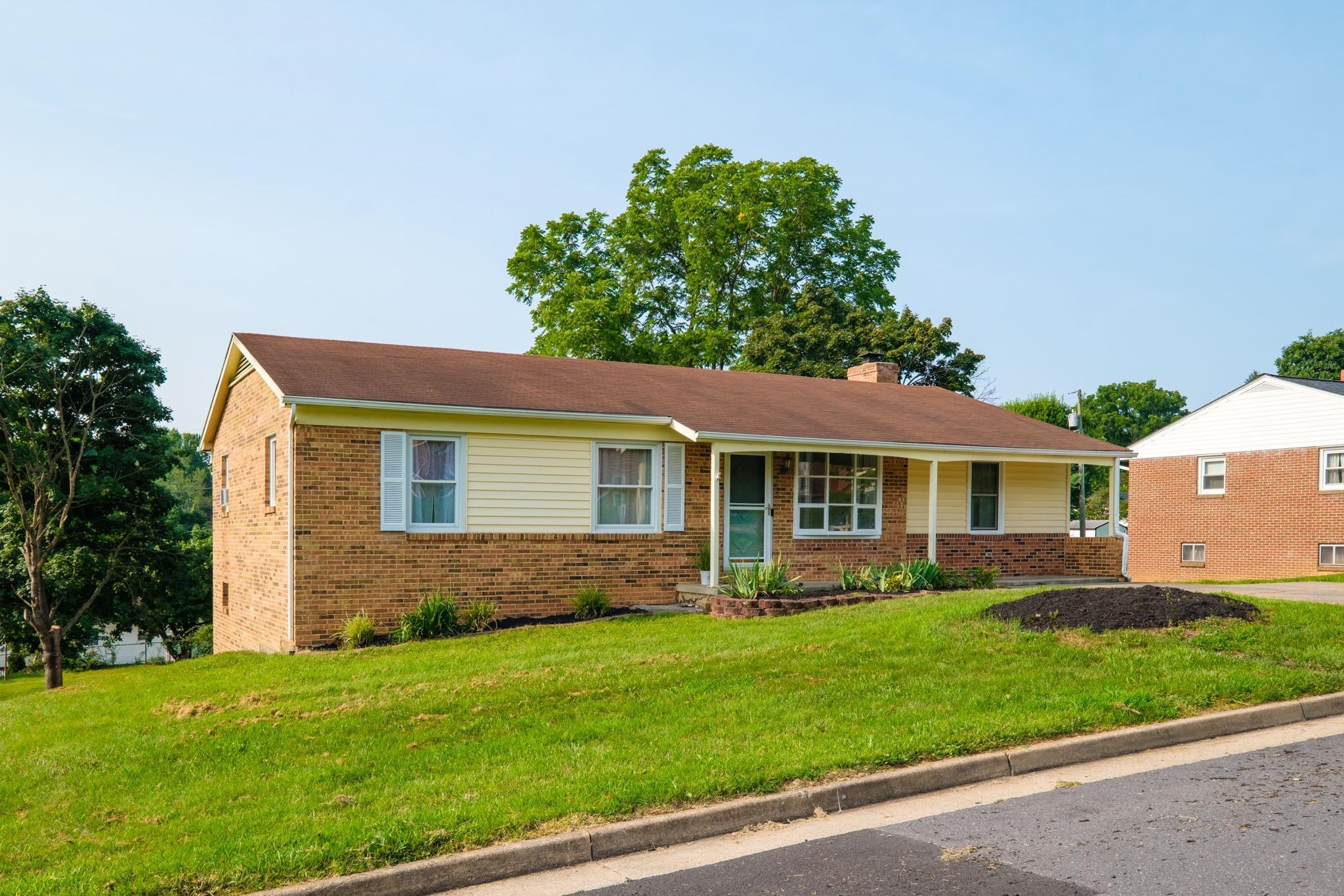 319 ANN ST, STAUNTON, Virginia 24401, 5 Bedrooms Bedrooms, ,1 BathroomBathrooms,Residential,319 ANN ST,679627 MLS # 679627 319 ANN ST, STAUNTON, Virginia 24401, 5 Bedrooms Bedrooms, ,1 BathroomBathrooms,Residential,319 ANN ST,679627 MLS # 679627