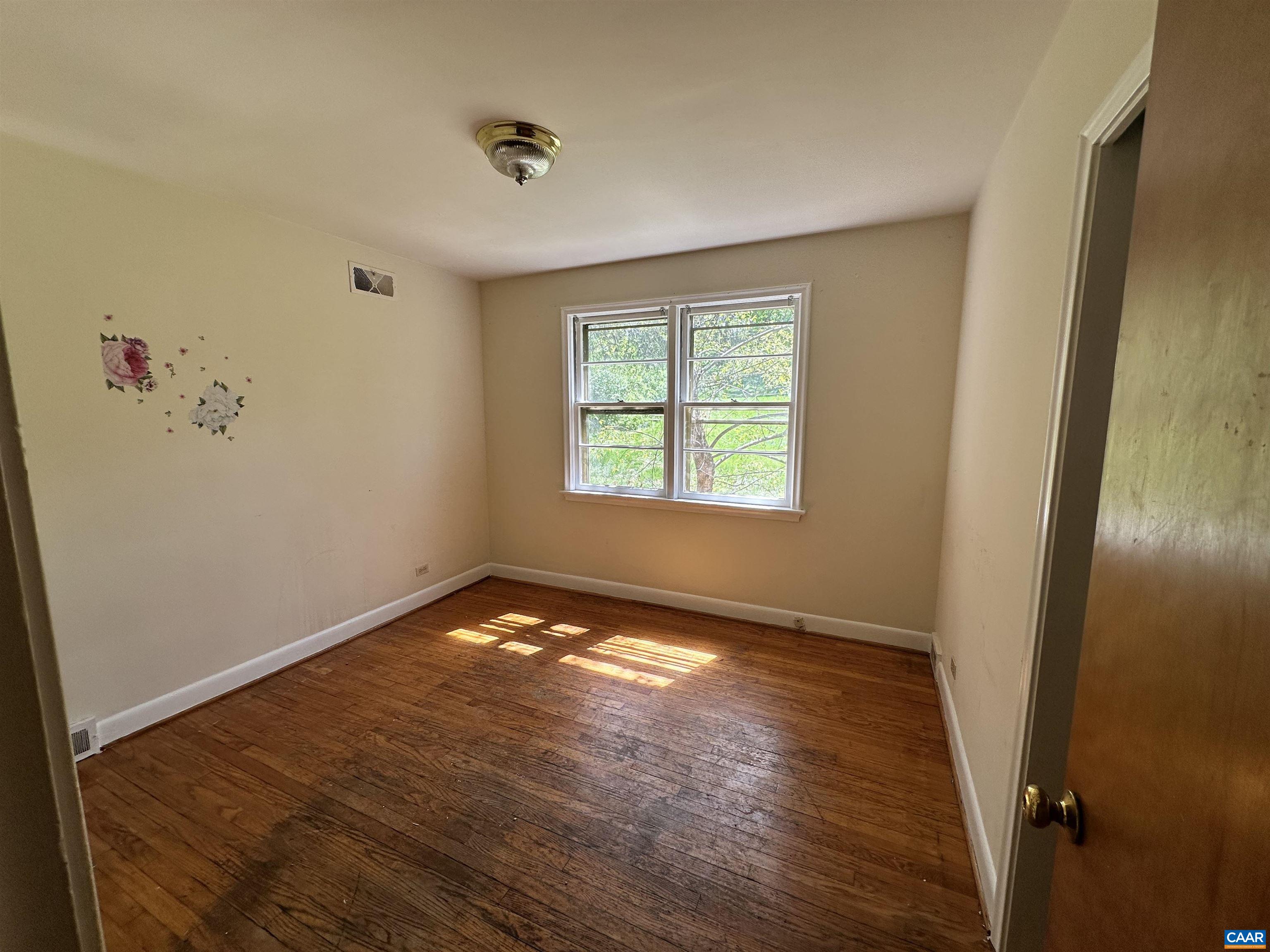 912 SAINT CHARLES AVE, CHARLOTTESVILLE, Virginia 22901, 5 Bedrooms Bedrooms, ,3 BathroomsBathrooms,Residential,912 SAINT CHARLES AVE,679649 MLS # 679649
