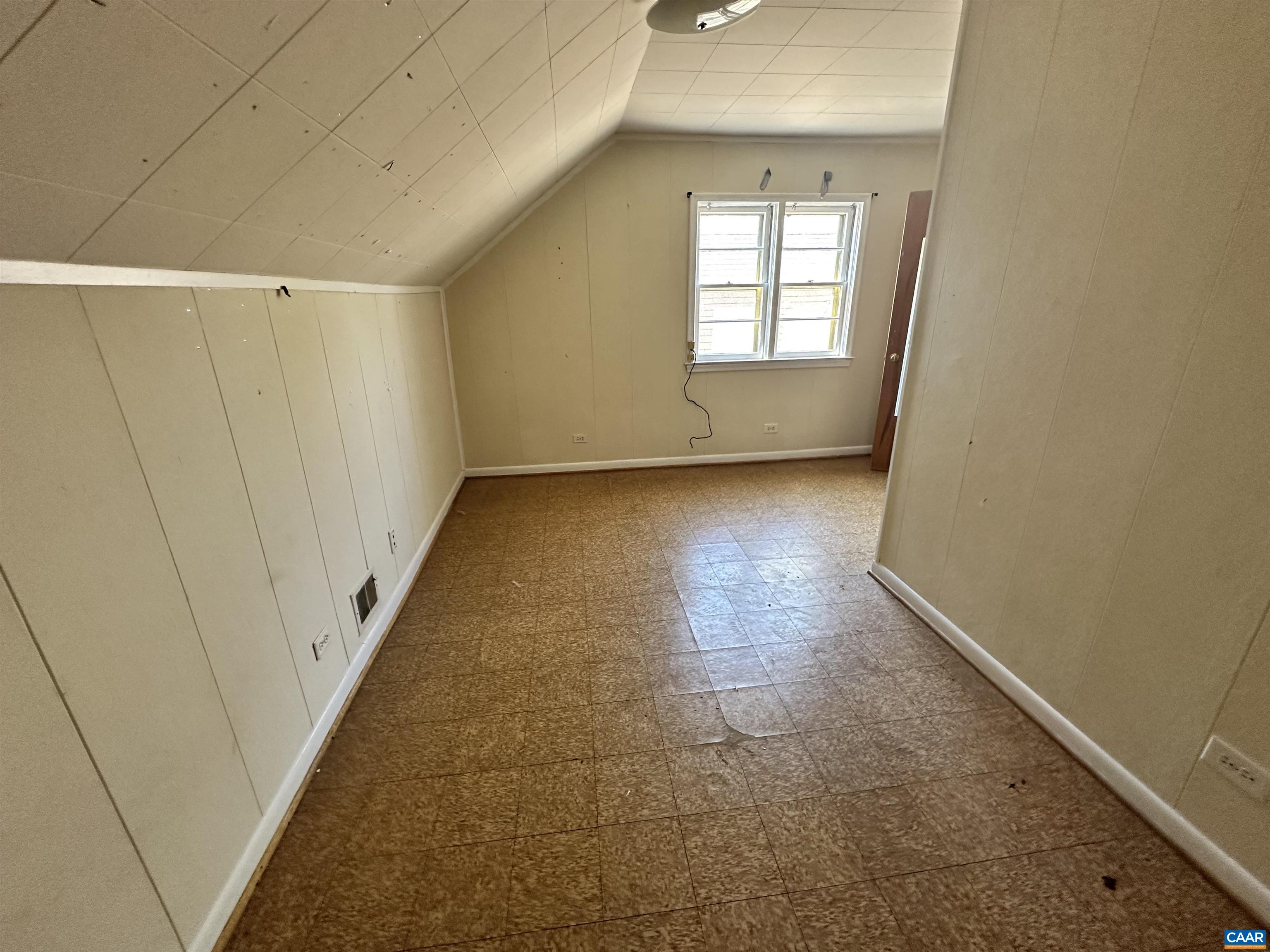 912 SAINT CHARLES AVE, CHARLOTTESVILLE, Virginia 22901, 5 Bedrooms Bedrooms, ,3 BathroomsBathrooms,Residential,912 SAINT CHARLES AVE,679649 MLS # 679649