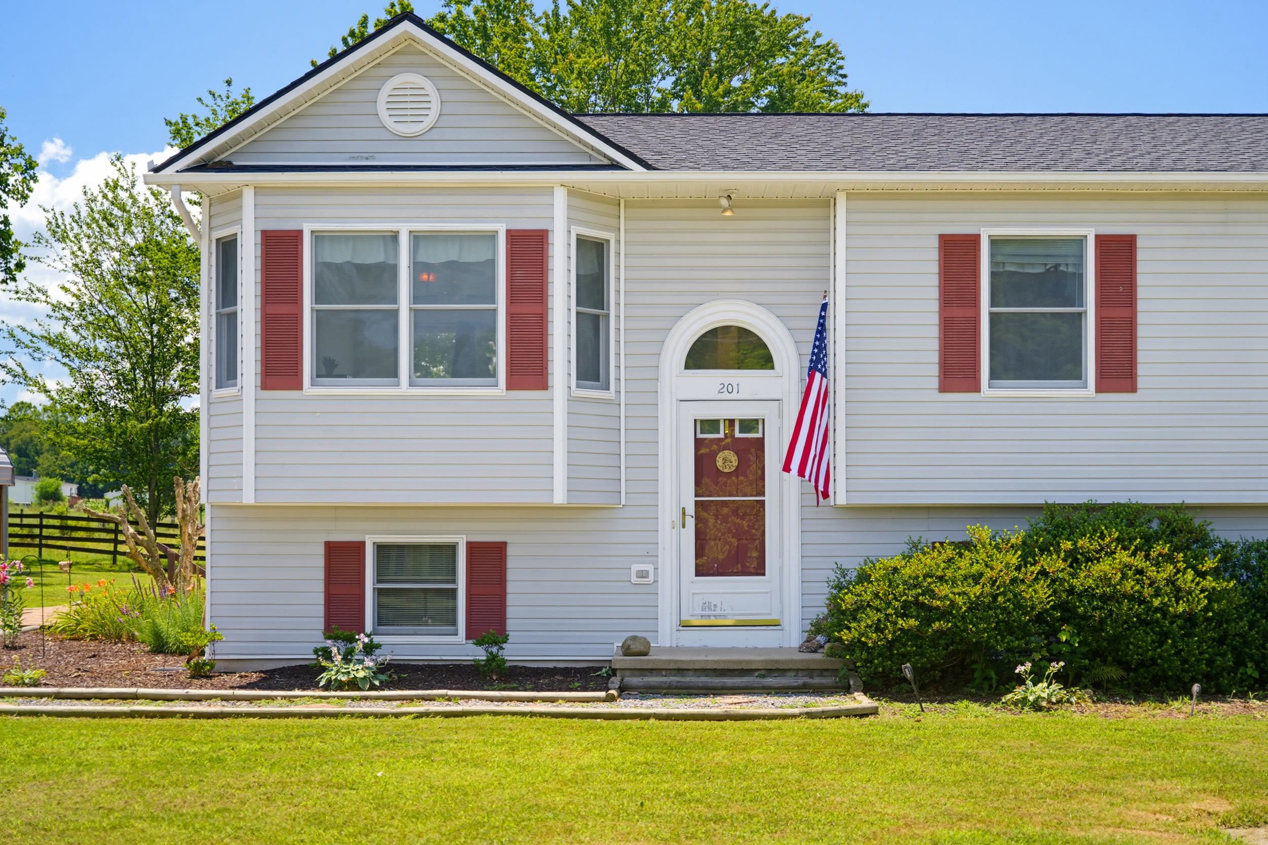 201 STULL RUN LN, GROTTOES, Virginia 24441, 3 Bedrooms Bedrooms, ,2 BathroomsBathrooms,Residential,201 STULL RUN LN,679653 MLS # 679653 201 STULL RUN LN, GROTTOES, Virginia 24441, 3 Bedrooms Bedrooms, ,2 BathroomsBathrooms,Residential,201 STULL RUN LN,679653 MLS # 679653