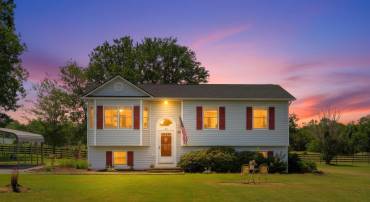 201 STULL RUN LN, GROTTOES, Virginia 24441, 3 Bedrooms Bedrooms, ,2 BathroomsBathrooms,Residential,201 STULL RUN LN,679653 MLS # 679653