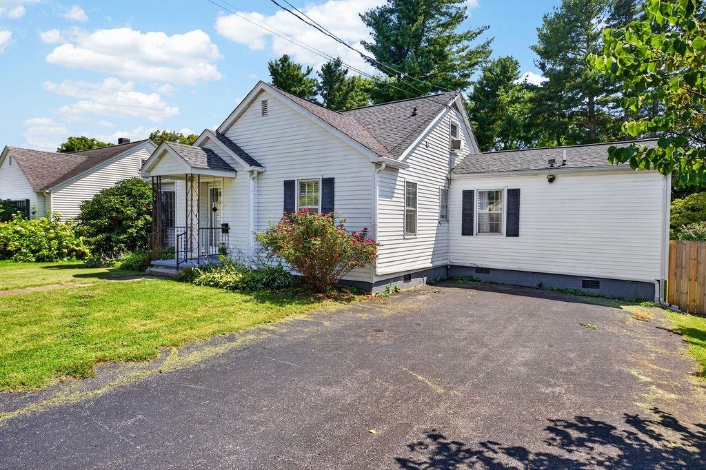 2212 MT VERNON ST, WAYNESBORO, Virginia 22980, 3 Bedrooms Bedrooms, ,2 BathroomsBathrooms,Residential,2212 MT VERNON ST,2212 MT VERNON ST,679678 MLS # 679678 2212 MT VERNON ST, WAYNESBORO, Virginia 22980, 3 Bedrooms Bedrooms, ,2 BathroomsBathrooms,Residential,2212 MT VERNON ST,2212 MT VERNON ST,679678 MLS # 679678