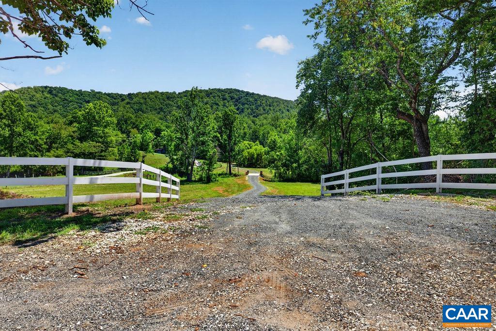 10598 PATRICK HENRY HWY, ROSELAND, Virginia 22967, 3 Bedrooms Bedrooms, ,2 BathroomsBathrooms,Residential,10598 PATRICK HENRY HWY,679679 MLS # 679679 10598 PATRICK HENRY HWY, ROSELAND, Virginia 22967, 3 Bedrooms Bedrooms, ,2 BathroomsBathrooms,Residential,10598 PATRICK HENRY HWY,679679 MLS # 679679