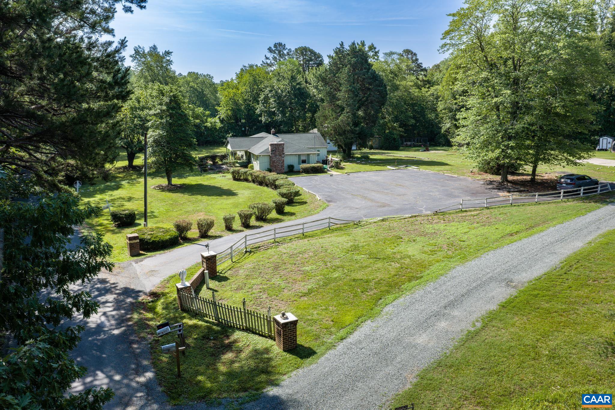 Directly off of Maxfield Rd Directly off of Maxfield Rd
