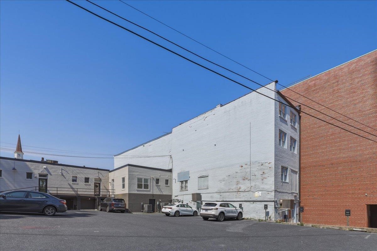 126 W BEVERLEY ST, STAUNTON, Virginia 24401, ,Commercial,126 W BEVERLEY ST,679692 MLS # 679692 126 W BEVERLEY ST, STAUNTON, Virginia 24401, ,Commercial,126 W BEVERLEY ST,679692 MLS # 679692