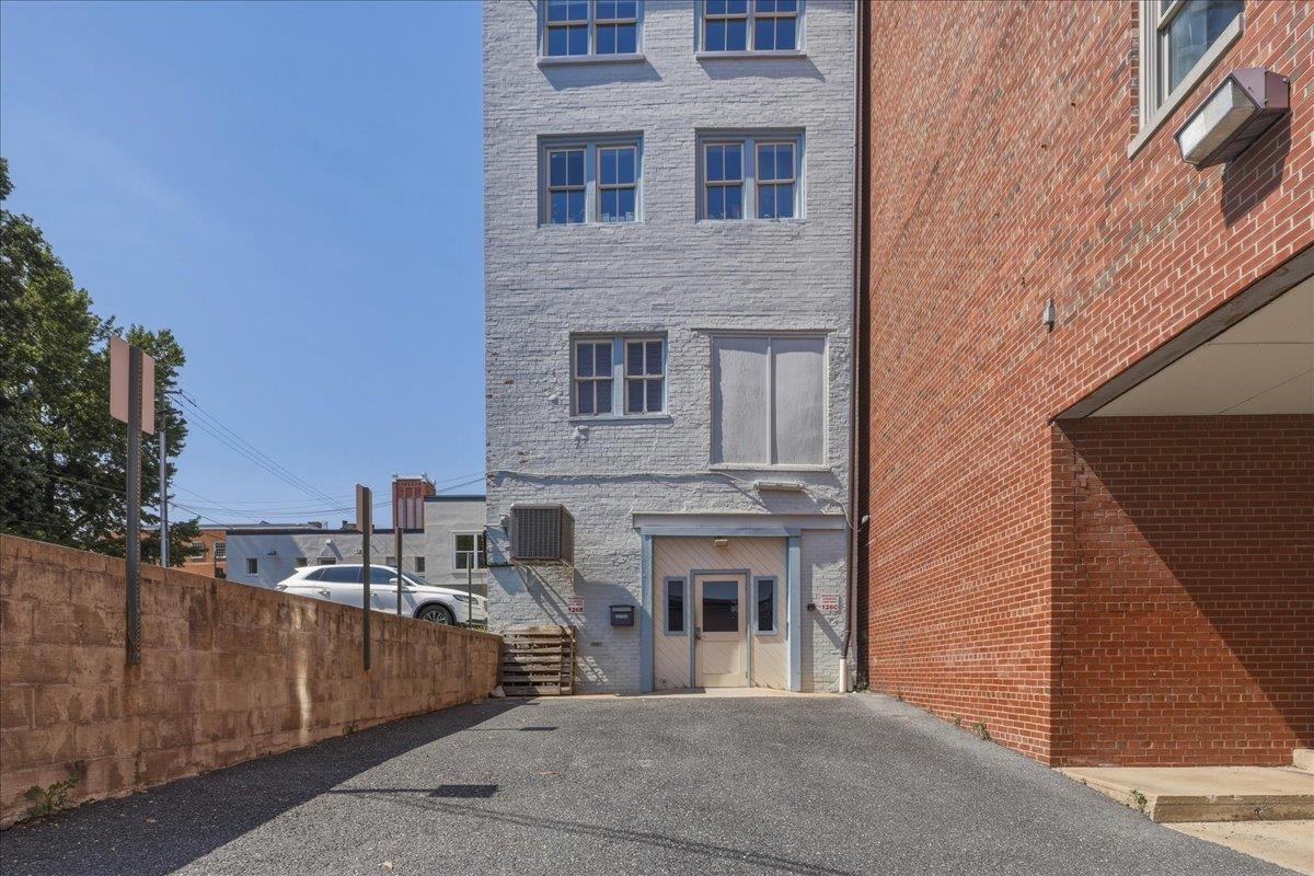 126 W BEVERLEY ST, STAUNTON, Virginia 24401, ,Commercial,126 W BEVERLEY ST,679692 MLS # 679692 126 W BEVERLEY ST, STAUNTON, Virginia 24401, ,Commercial,126 W BEVERLEY ST,679692 MLS # 679692