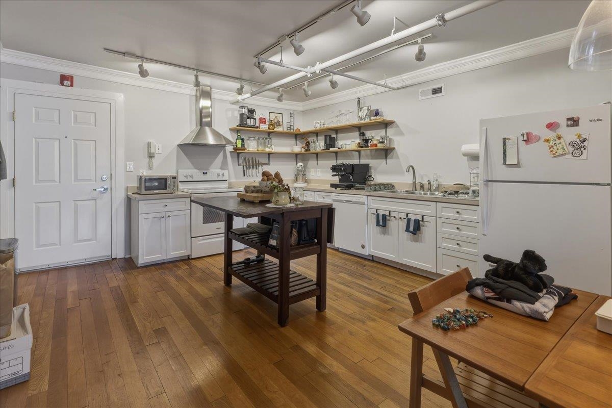 126 W BEVERLEY ST, STAUNTON, Virginia 24401, ,Commercial,126 W BEVERLEY ST,679692 MLS # 679692 126 W BEVERLEY ST, STAUNTON, Virginia 24401, ,Commercial,126 W BEVERLEY ST,679692 MLS # 679692