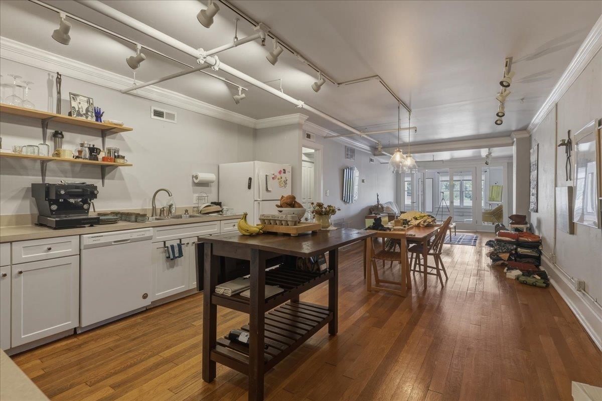 126 W BEVERLEY ST, STAUNTON, Virginia 24401, ,Commercial,126 W BEVERLEY ST,679692 MLS # 679692 126 W BEVERLEY ST, STAUNTON, Virginia 24401, ,Commercial,126 W BEVERLEY ST,679692 MLS # 679692