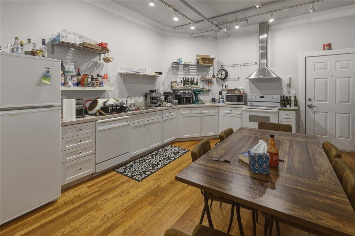 126 W BEVERLEY ST, STAUNTON, Virginia 24401, ,Commercial,126 W BEVERLEY ST,679692 MLS # 679692 126 W BEVERLEY ST, STAUNTON, Virginia 24401, ,Commercial,126 W BEVERLEY ST,679692 MLS # 679692