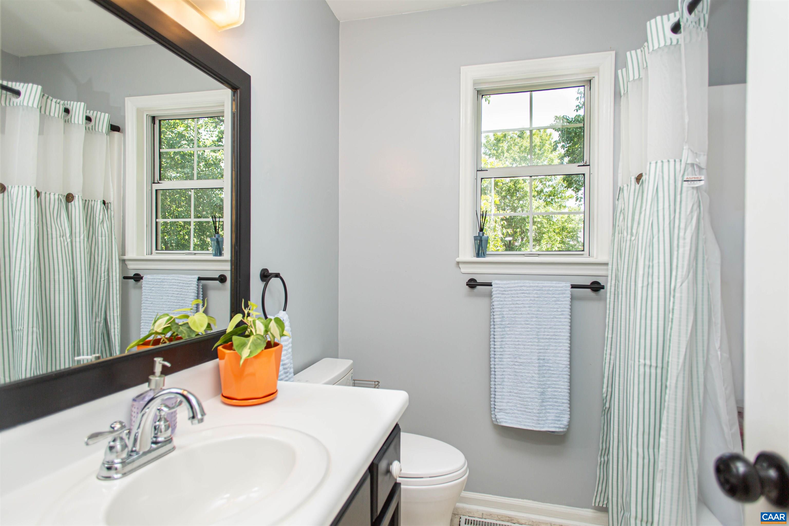 Full bath in the hallway. Full bath in the hallway.