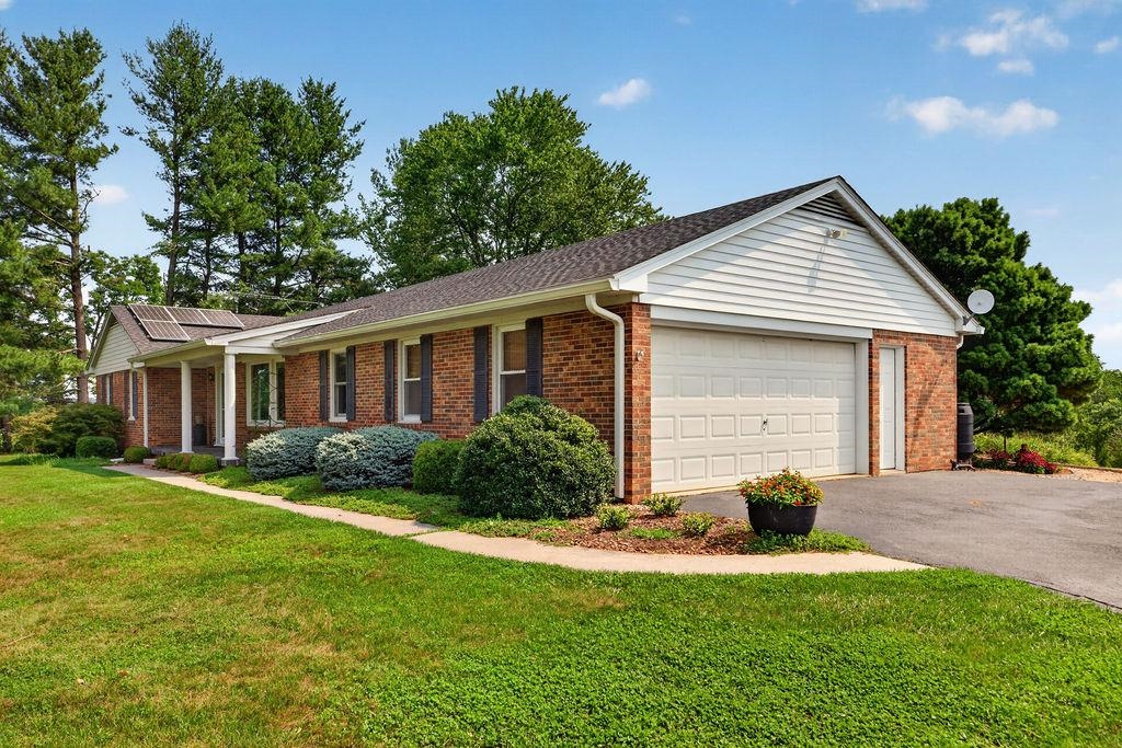 120 TRINITY POINT RD, SWOOPE, Virginia 24479, 3 Bedrooms Bedrooms, ,3 BathroomsBathrooms,Residential,120 TRINITY POINT RD,679687 MLS # 679687 120 TRINITY POINT RD, SWOOPE, Virginia 24479, 3 Bedrooms Bedrooms, ,3 BathroomsBathrooms,Residential,120 TRINITY POINT RD,679687 MLS # 679687