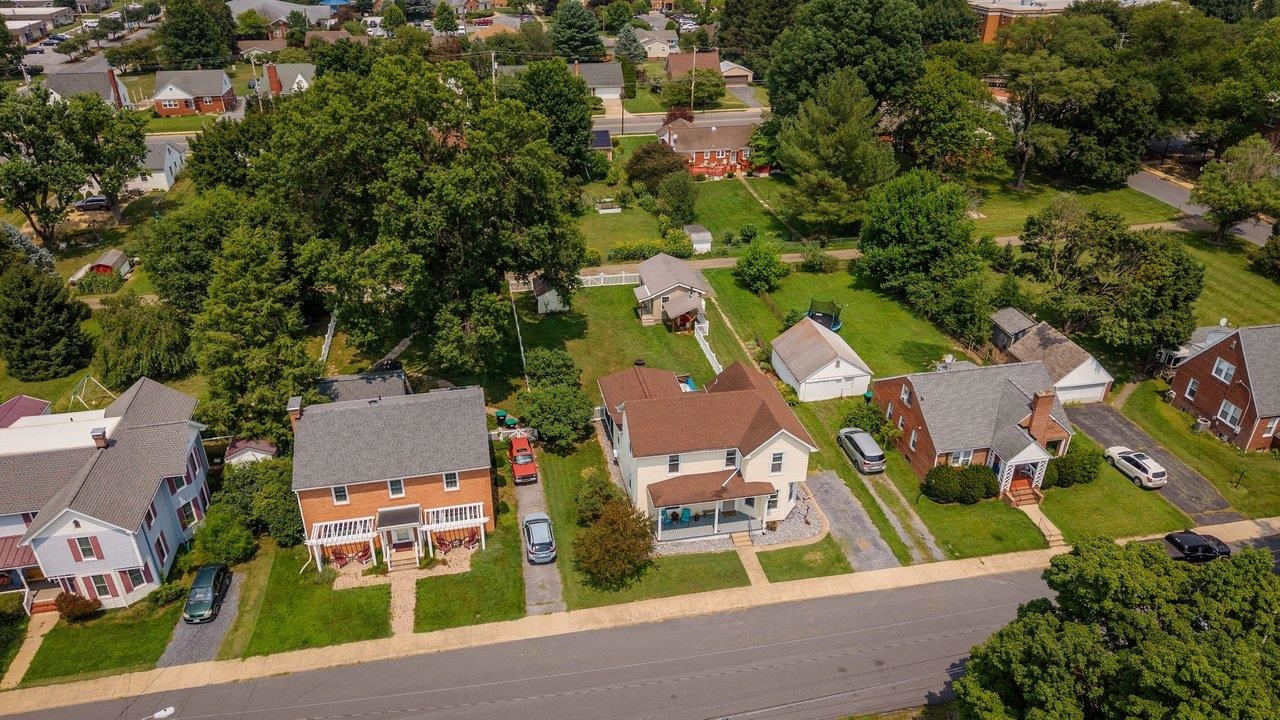 308 BROAD ST, BRIDGEWATER, Virginia 22812, 3 Bedrooms Bedrooms, ,2 BathroomsBathrooms,Residential,308 BROAD ST,679696 MLS # 679696 308 BROAD ST, BRIDGEWATER, Virginia 22812, 3 Bedrooms Bedrooms, ,2 BathroomsBathrooms,Residential,308 BROAD ST,679696 MLS # 679696