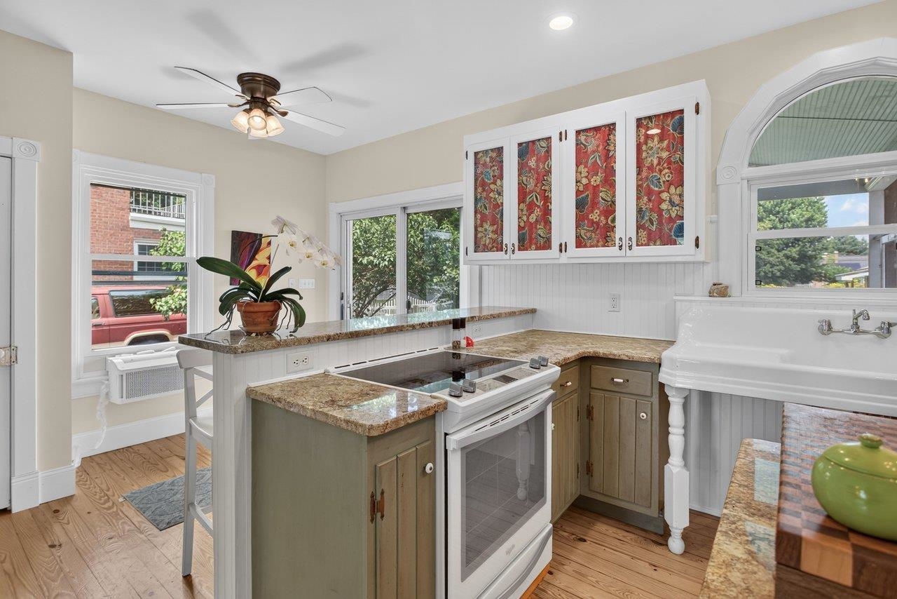 308 BROAD ST, BRIDGEWATER, Virginia 22812, 3 Bedrooms Bedrooms, ,2 BathroomsBathrooms,Residential,308 BROAD ST,679696 MLS # 679696 308 BROAD ST, BRIDGEWATER, Virginia 22812, 3 Bedrooms Bedrooms, ,2 BathroomsBathrooms,Residential,308 BROAD ST,679696 MLS # 679696