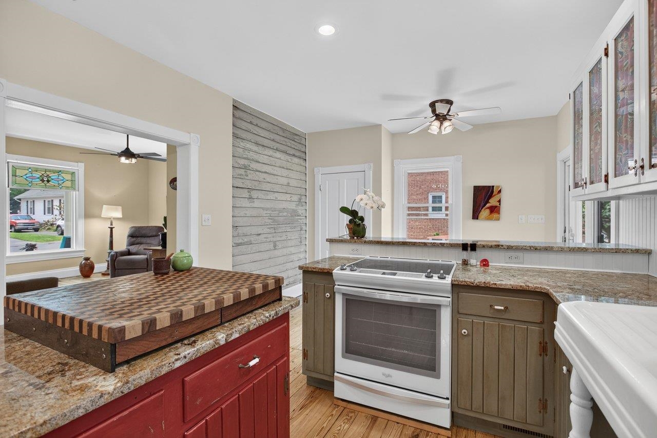 308 BROAD ST, BRIDGEWATER, Virginia 22812, 3 Bedrooms Bedrooms, ,2 BathroomsBathrooms,Residential,308 BROAD ST,679696 MLS # 679696 308 BROAD ST, BRIDGEWATER, Virginia 22812, 3 Bedrooms Bedrooms, ,2 BathroomsBathrooms,Residential,308 BROAD ST,679696 MLS # 679696