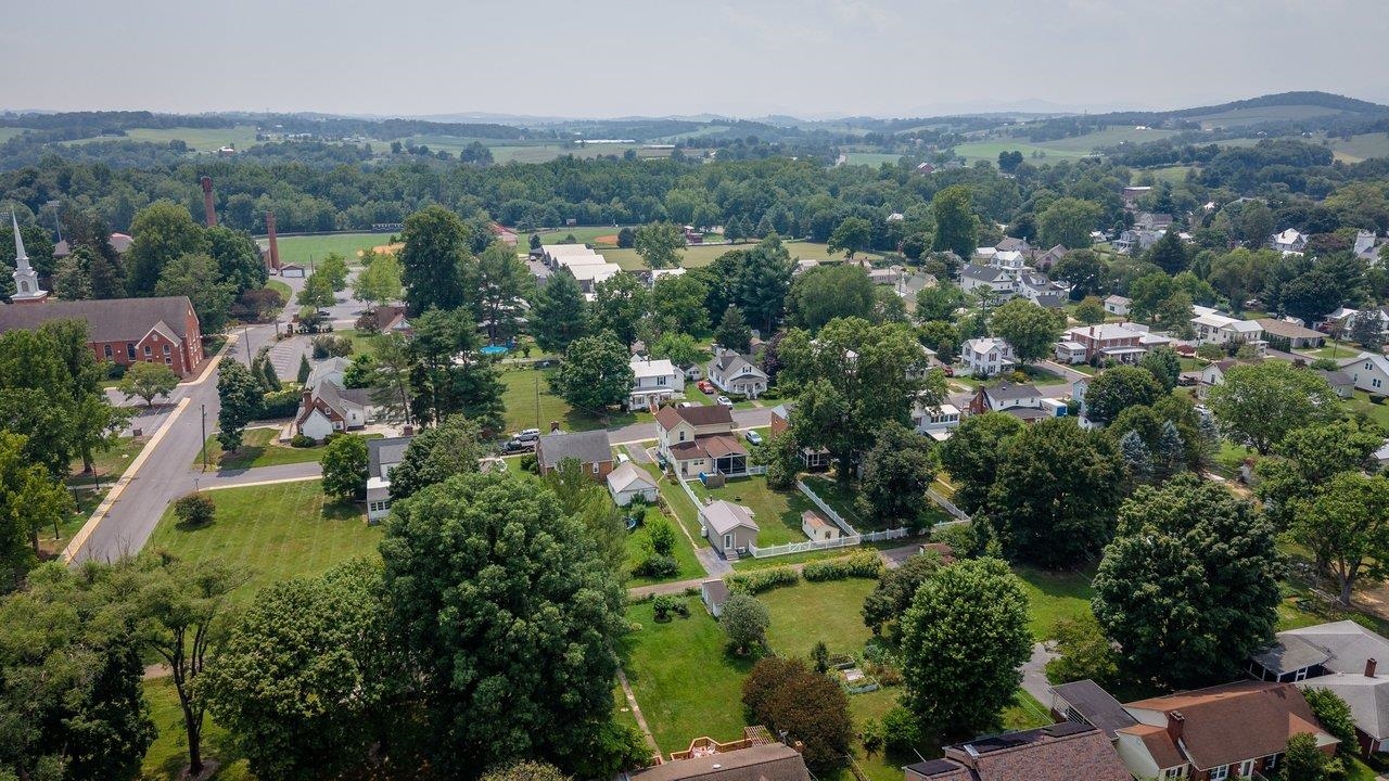 308 BROAD ST, BRIDGEWATER, Virginia 22812, 3 Bedrooms Bedrooms, ,2 BathroomsBathrooms,Residential,308 BROAD ST,679696 MLS # 679696 308 BROAD ST, BRIDGEWATER, Virginia 22812, 3 Bedrooms Bedrooms, ,2 BathroomsBathrooms,Residential,308 BROAD ST,679696 MLS # 679696