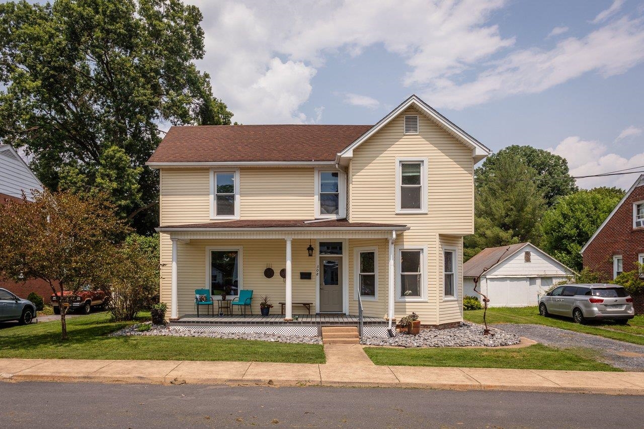 308 BROAD ST, BRIDGEWATER, Virginia 22812, 3 Bedrooms Bedrooms, ,2 BathroomsBathrooms,Residential,308 BROAD ST,679696 MLS # 679696 308 BROAD ST, BRIDGEWATER, Virginia 22812, 3 Bedrooms Bedrooms, ,2 BathroomsBathrooms,Residential,308 BROAD ST,679696 MLS # 679696
