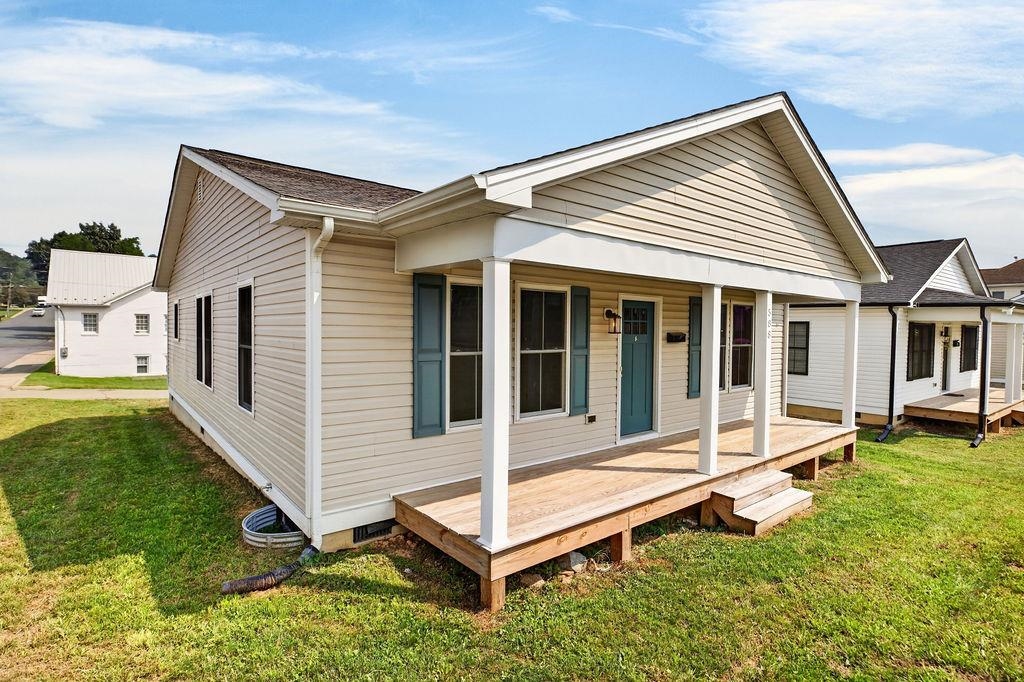 588 N DELPHINE AVE, WAYNESBORO, Virginia 22980, 3 Bedrooms Bedrooms, ,2 BathroomsBathrooms,Residential,588 N DELPHINE AVE,679715 MLS # 679715 588 N DELPHINE AVE, WAYNESBORO, Virginia 22980, 3 Bedrooms Bedrooms, ,2 BathroomsBathrooms,Residential,588 N DELPHINE AVE,679715 MLS # 679715