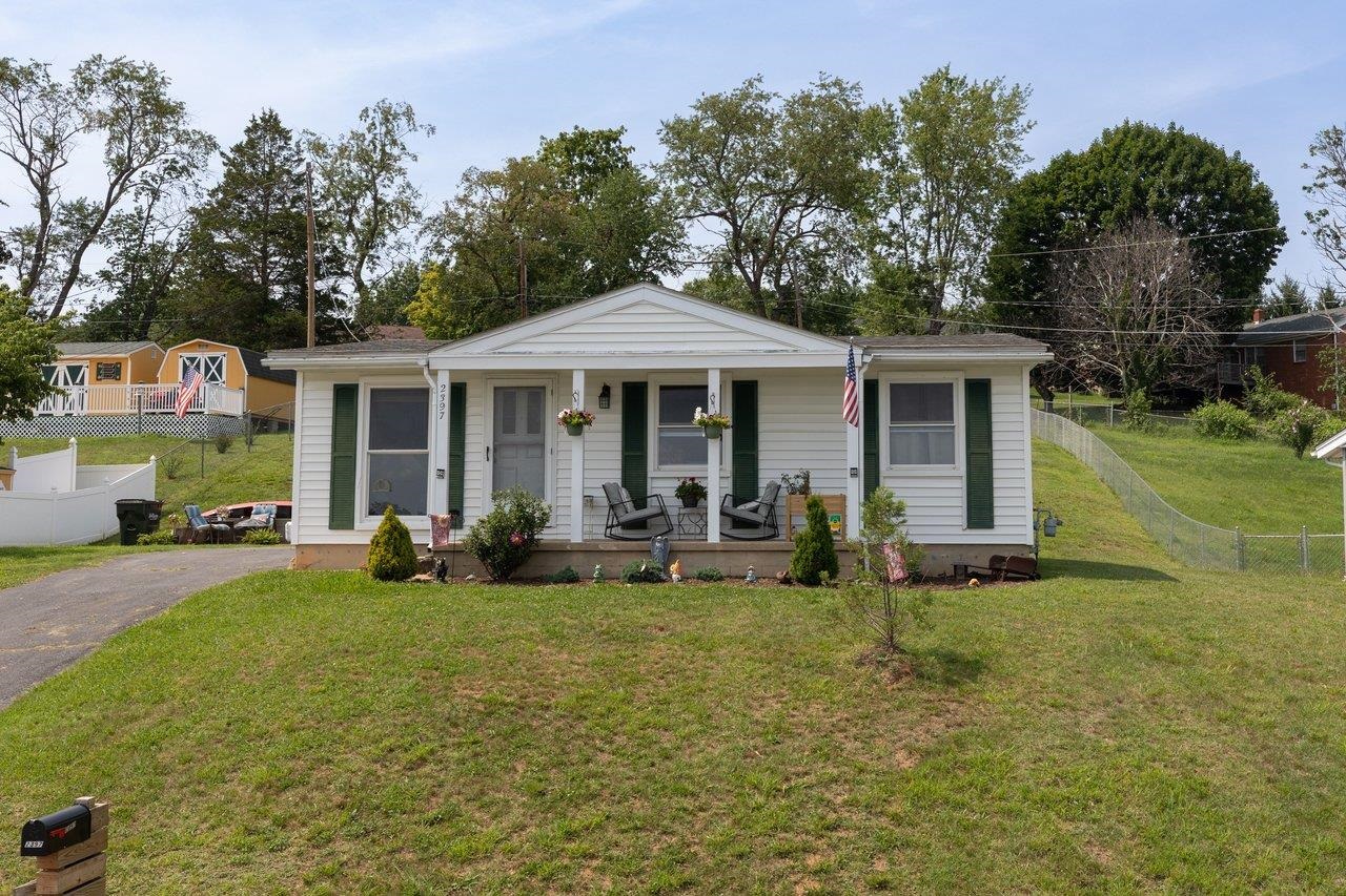 2397 HIGHVIEW CIR, STAUNTON, Virginia 24401, 3 Bedrooms Bedrooms, ,1 BathroomBathrooms,Residential,2397 HIGHVIEW CIR,679725 MLS # 679725