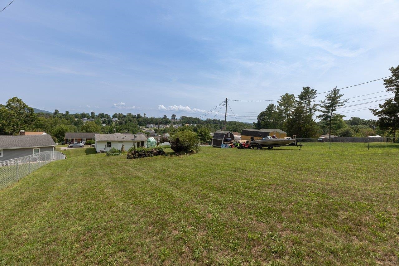 2397 HIGHVIEW CIR, STAUNTON, Virginia 24401, 3 Bedrooms Bedrooms, ,1 BathroomBathrooms,Residential,2397 HIGHVIEW CIR,679725 MLS # 679725