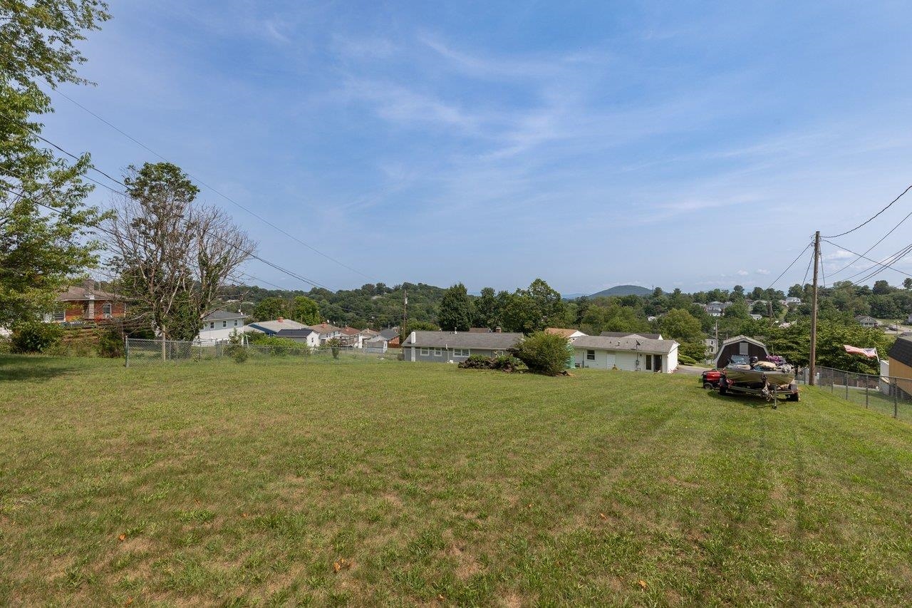 2397 HIGHVIEW CIR, STAUNTON, Virginia 24401, 3 Bedrooms Bedrooms, ,1 BathroomBathrooms,Residential,2397 HIGHVIEW CIR,679725 MLS # 679725
