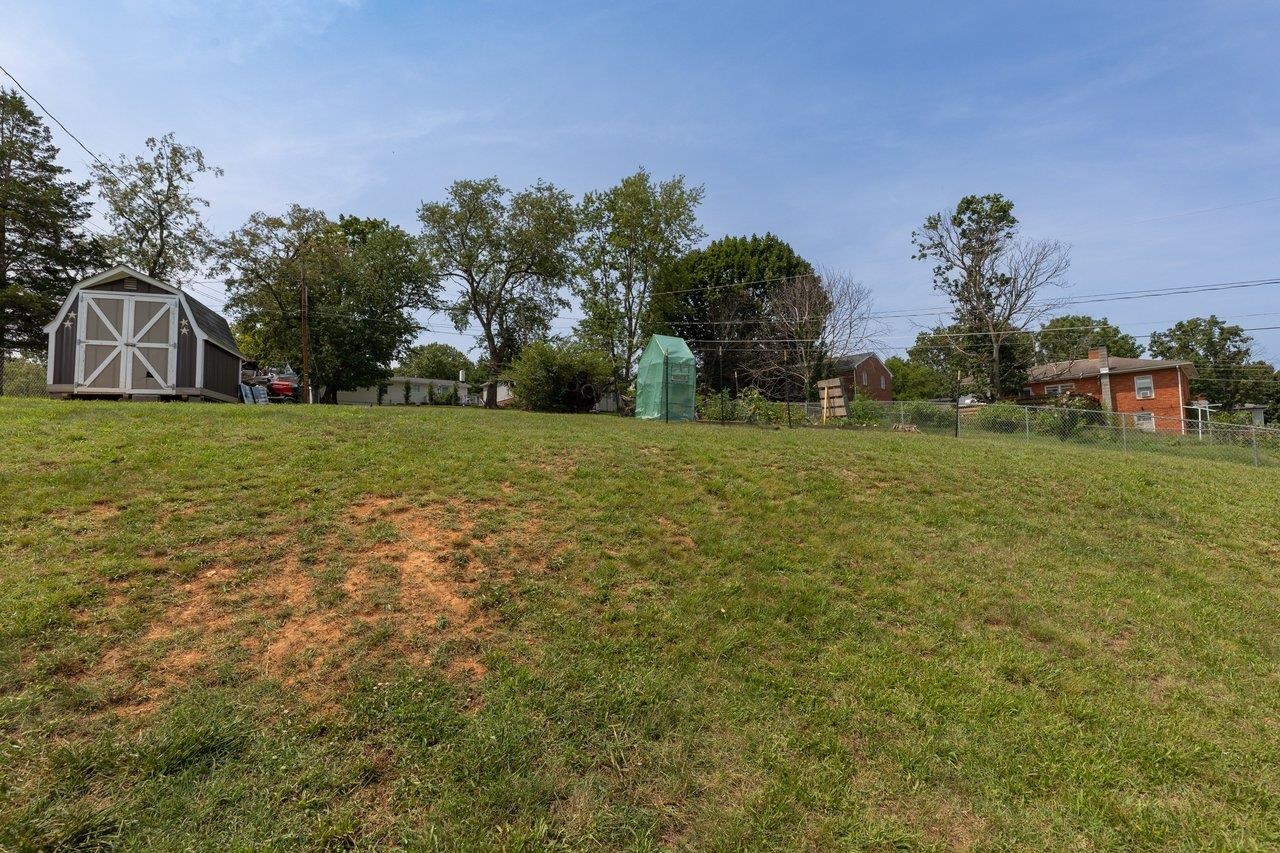 2397 HIGHVIEW CIR, STAUNTON, Virginia 24401, 3 Bedrooms Bedrooms, ,1 BathroomBathrooms,Residential,2397 HIGHVIEW CIR,679725 MLS # 679725