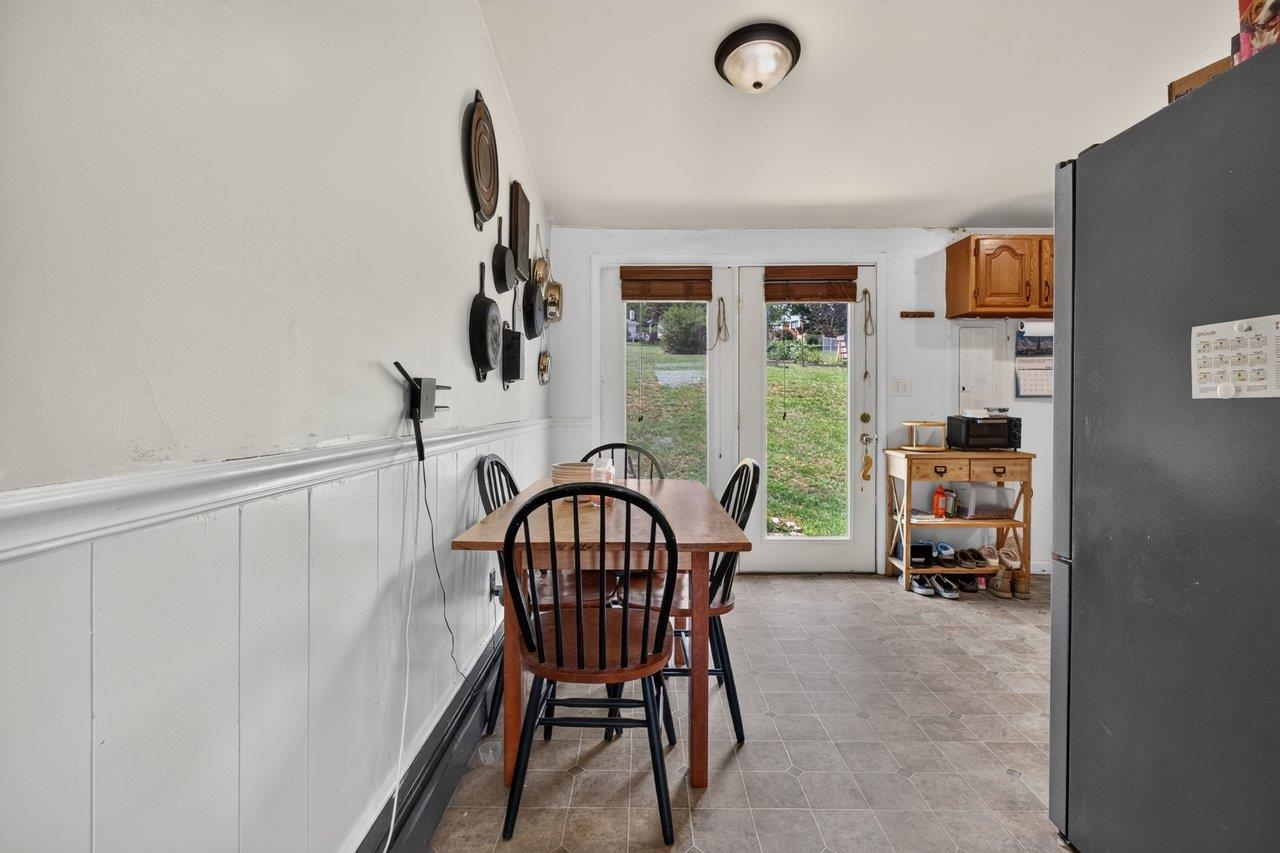 2397 HIGHVIEW CIR, STAUNTON, Virginia 24401, 3 Bedrooms Bedrooms, ,1 BathroomBathrooms,Residential,2397 HIGHVIEW CIR,679725 MLS # 679725