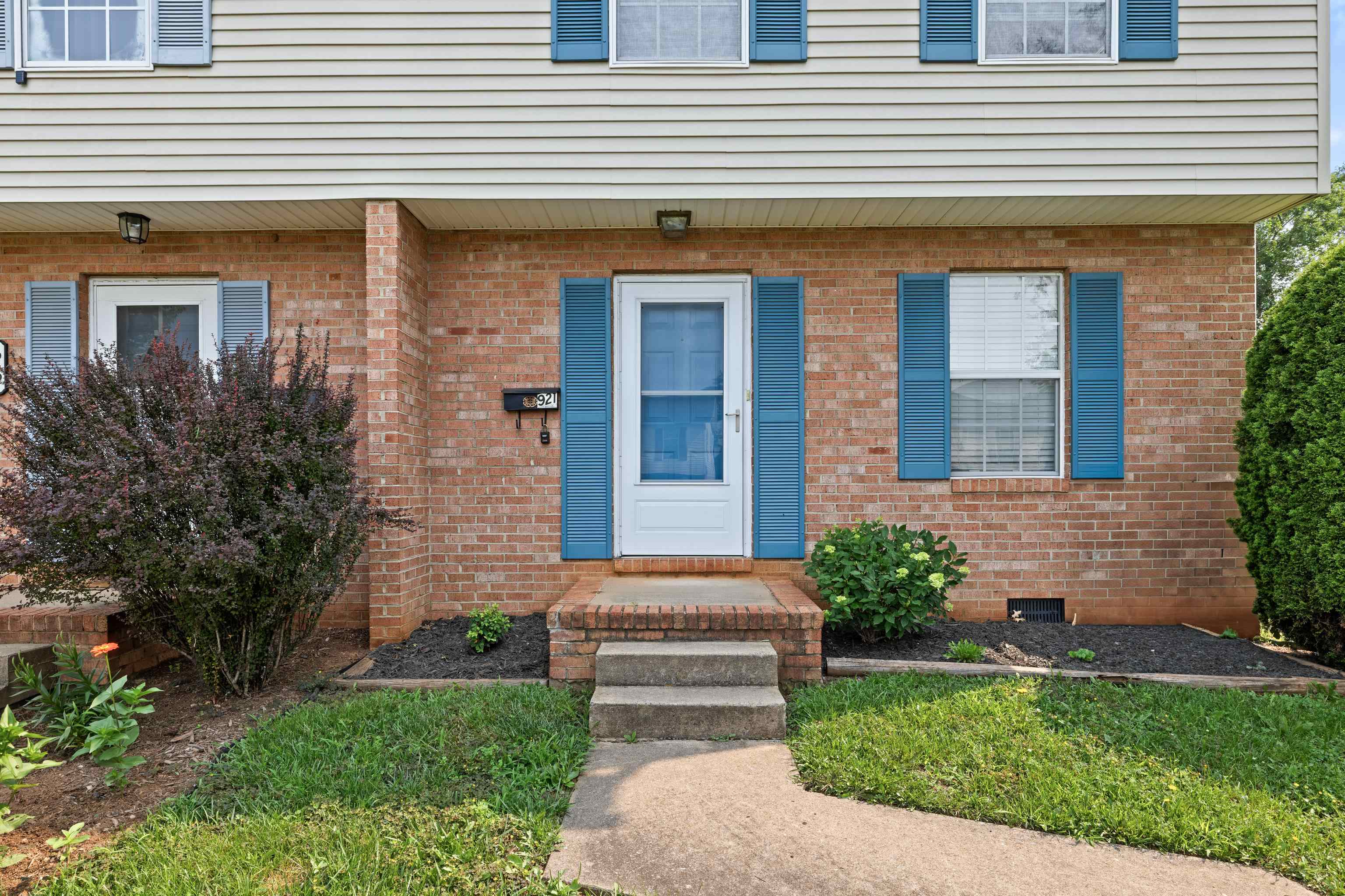 921 NORTHFIELD CT, HARRISONBURG, Virginia 22802, 3 Bedrooms Bedrooms, ,1 BathroomBathrooms,Residential,921 NORTHFIELD CT,679736 MLS # 679736 921 NORTHFIELD CT, HARRISONBURG, Virginia 22802, 3 Bedrooms Bedrooms, ,1 BathroomBathrooms,Residential,921 NORTHFIELD CT,679736 MLS # 679736