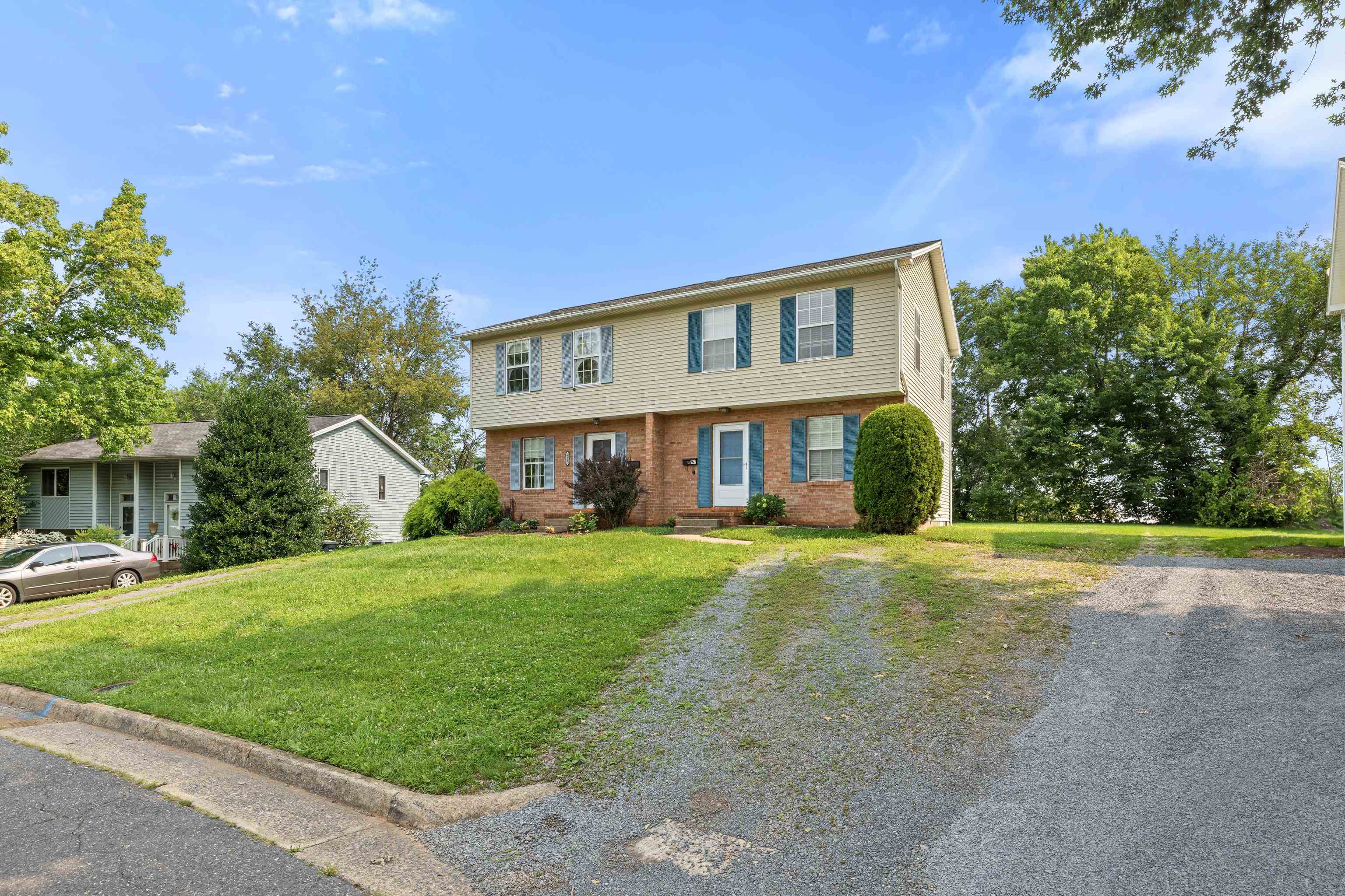 921 NORTHFIELD CT, HARRISONBURG, Virginia 22802, 3 Bedrooms Bedrooms, ,1 BathroomBathrooms,Residential,921 NORTHFIELD CT,679736 MLS # 679736 921 NORTHFIELD CT, HARRISONBURG, Virginia 22802, 3 Bedrooms Bedrooms, ,1 BathroomBathrooms,Residential,921 NORTHFIELD CT,679736 MLS # 679736
