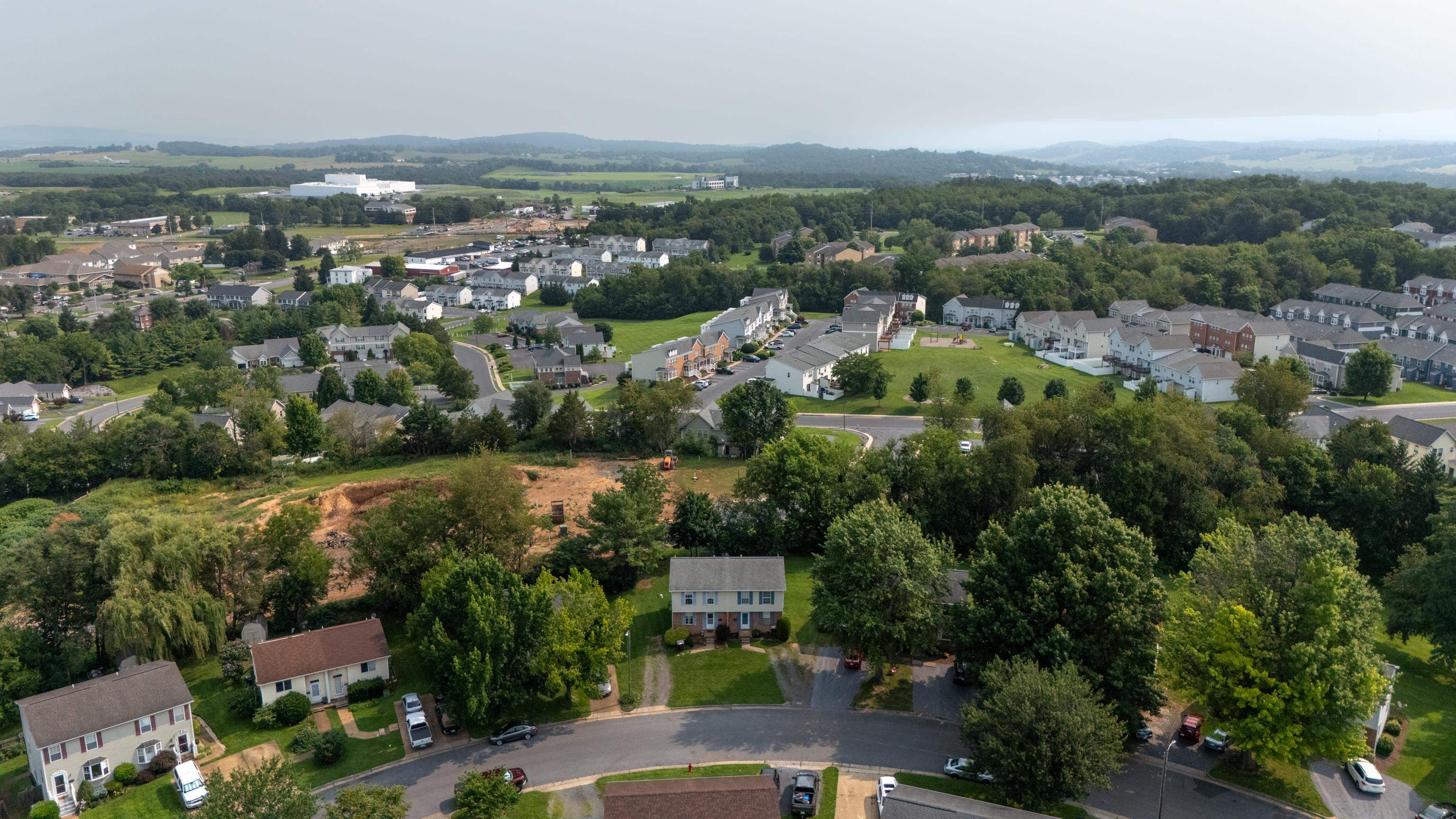 921 NORTHFIELD CT, HARRISONBURG, Virginia 22802, 3 Bedrooms Bedrooms, ,1 BathroomBathrooms,Residential,921 NORTHFIELD CT,679736 MLS # 679736 921 NORTHFIELD CT, HARRISONBURG, Virginia 22802, 3 Bedrooms Bedrooms, ,1 BathroomBathrooms,Residential,921 NORTHFIELD CT,679736 MLS # 679736