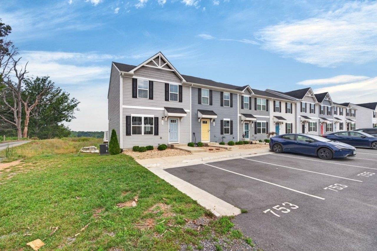 753 CARSON CIR, GROTTOES, Virginia 24441, 3 Bedrooms Bedrooms, ,2 BathroomsBathrooms,Residential,753 CARSON CIR,679743 MLS # 679743 753 CARSON CIR, GROTTOES, Virginia 24441, 3 Bedrooms Bedrooms, ,2 BathroomsBathrooms,Residential,753 CARSON CIR,679743 MLS # 679743