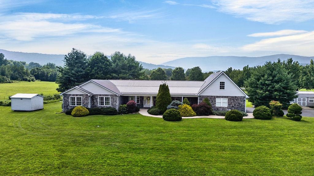 40A BRADFORD ST, SWOOPE, Virginia 24479, 3 Bedrooms Bedrooms, ,3 BathroomsBathrooms,Residential,40A BRADFORD ST,679754 MLS # 679754