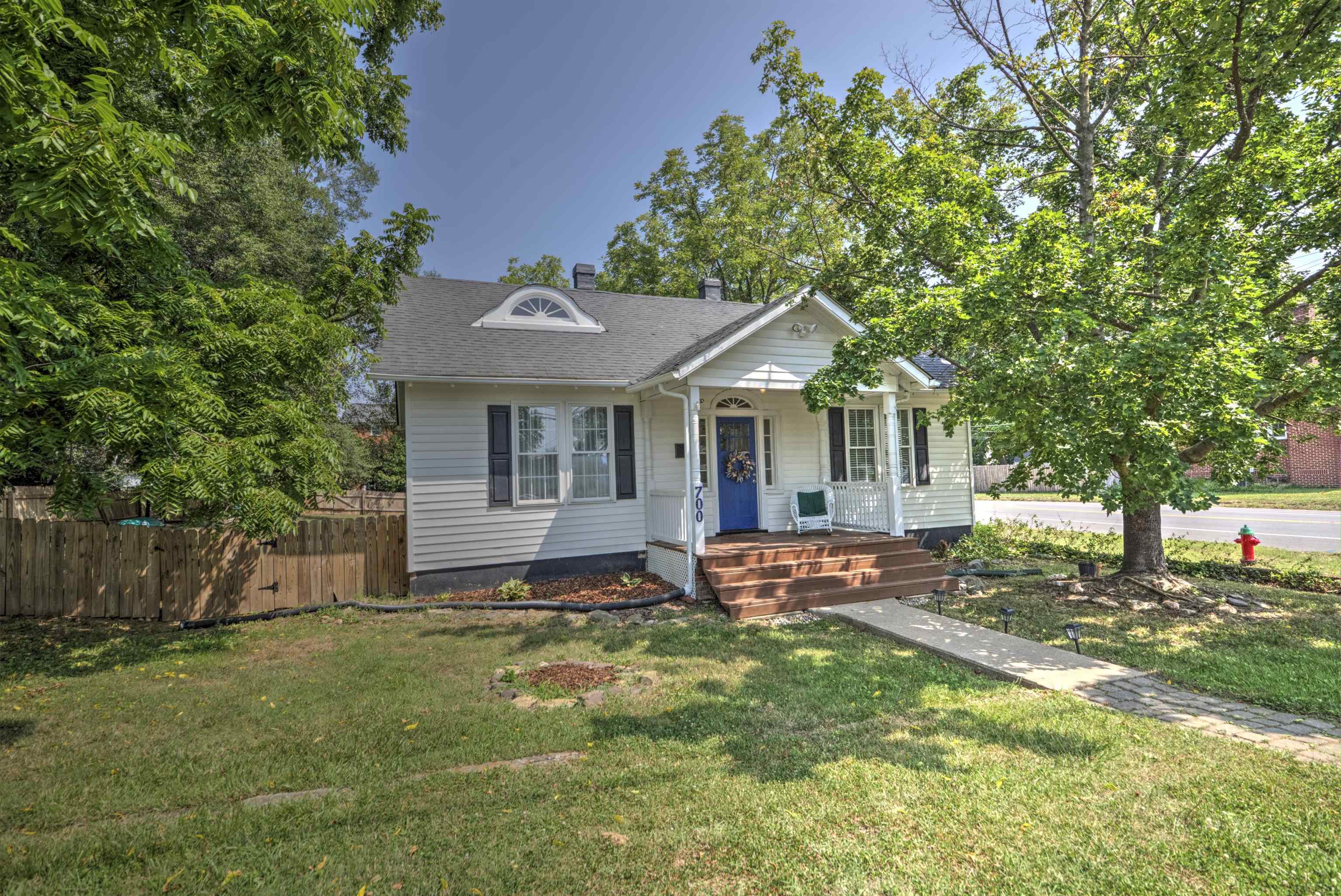 700 SHERWOOD AVE, WAYNESBORO, Virginia 22980, 2 Bedrooms Bedrooms, ,1 BathroomBathrooms,Residential,700 SHERWOOD AVE,679779 MLS # 679779