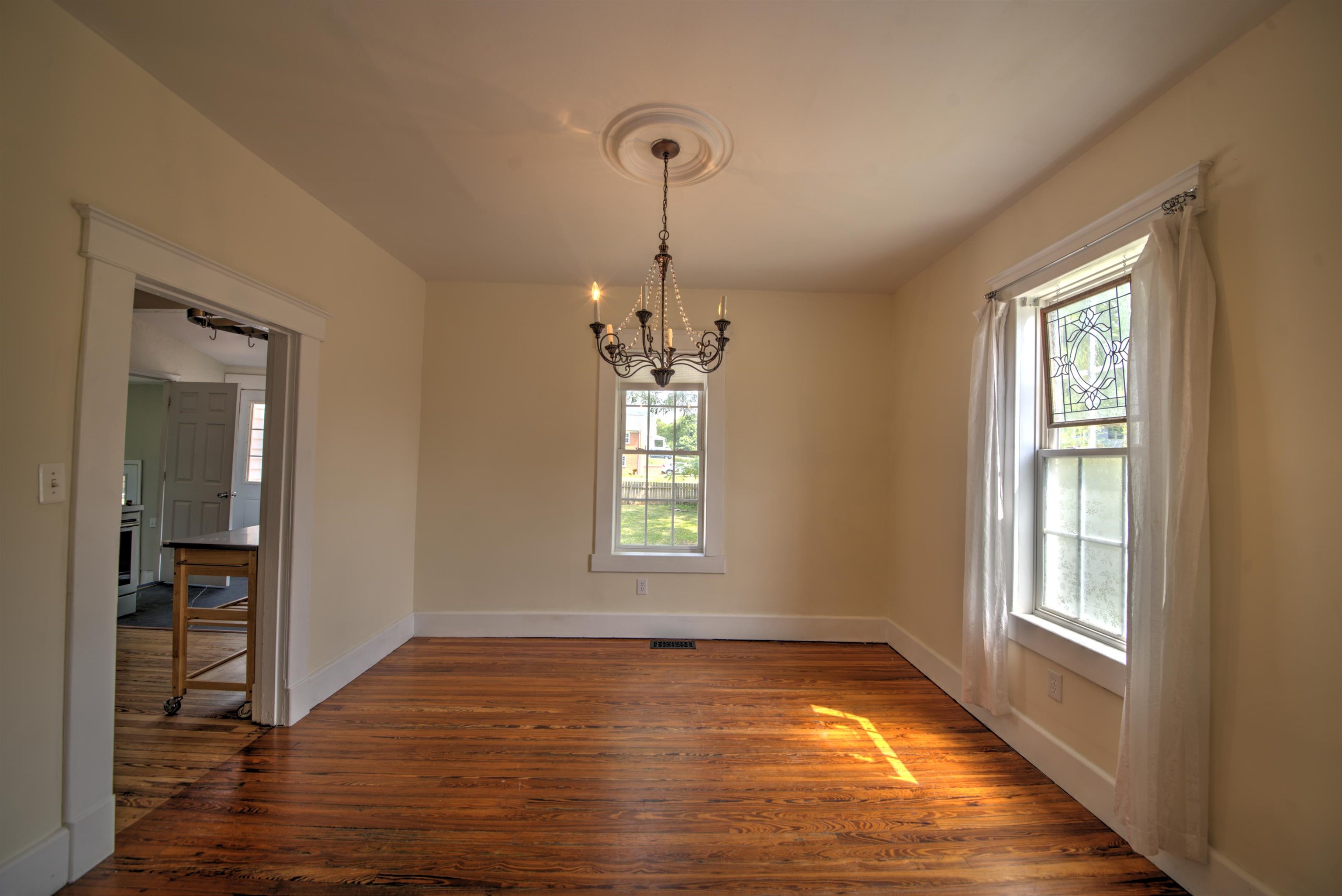 700 SHERWOOD AVE, WAYNESBORO, Virginia 22980, 2 Bedrooms Bedrooms, ,1 BathroomBathrooms,Residential,700 SHERWOOD AVE,679779 MLS # 679779 700 SHERWOOD AVE, WAYNESBORO, Virginia 22980, 2 Bedrooms Bedrooms, ,1 BathroomBathrooms,Residential,700 SHERWOOD AVE,679779 MLS # 679779