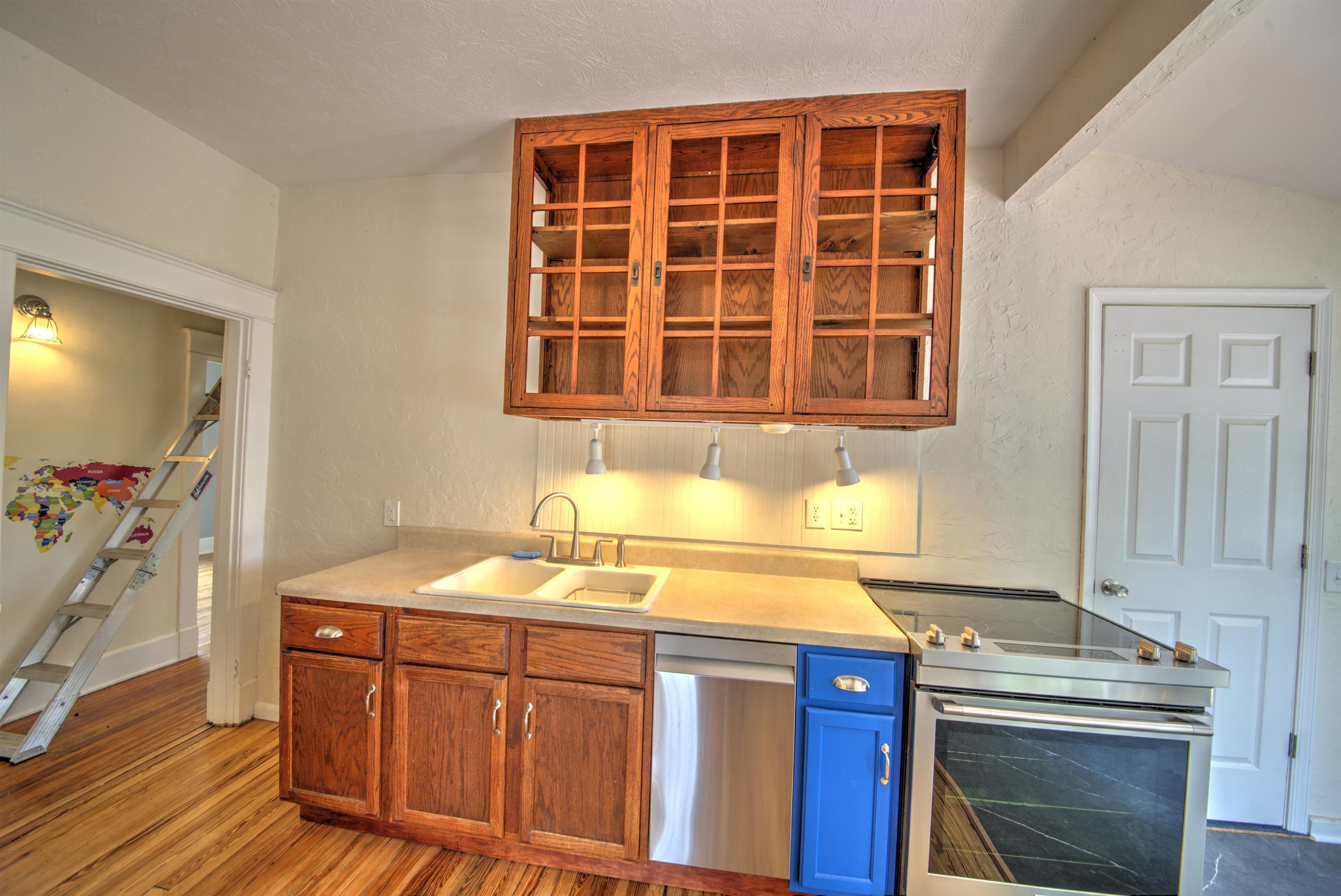 700 SHERWOOD AVE, WAYNESBORO, Virginia 22980, 2 Bedrooms Bedrooms, ,1 BathroomBathrooms,Residential,700 SHERWOOD AVE,679779 MLS # 679779 700 SHERWOOD AVE, WAYNESBORO, Virginia 22980, 2 Bedrooms Bedrooms, ,1 BathroomBathrooms,Residential,700 SHERWOOD AVE,679779 MLS # 679779