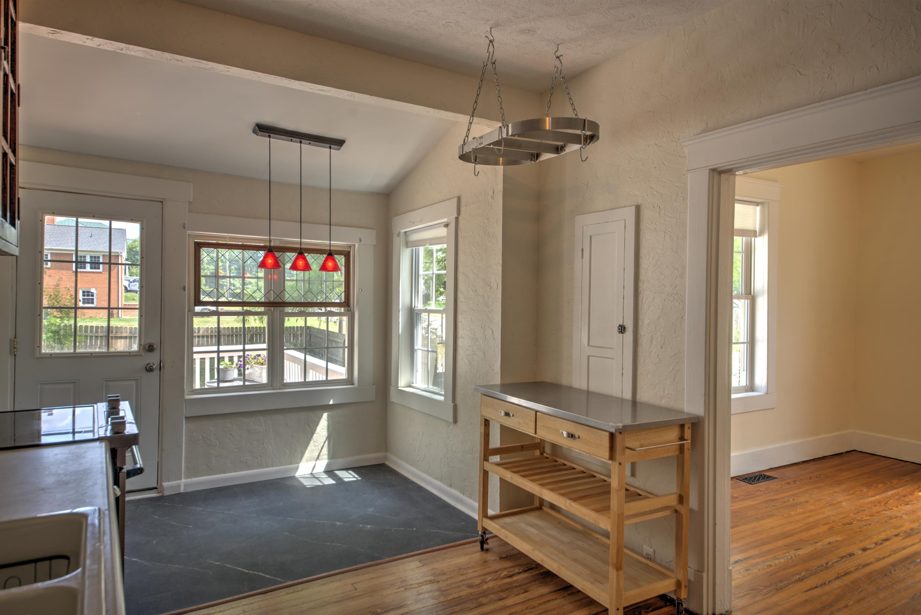 700 SHERWOOD AVE, WAYNESBORO, Virginia 22980, 2 Bedrooms Bedrooms, ,1 BathroomBathrooms,Residential,700 SHERWOOD AVE,679779 MLS # 679779 700 SHERWOOD AVE, WAYNESBORO, Virginia 22980, 2 Bedrooms Bedrooms, ,1 BathroomBathrooms,Residential,700 SHERWOOD AVE,679779 MLS # 679779