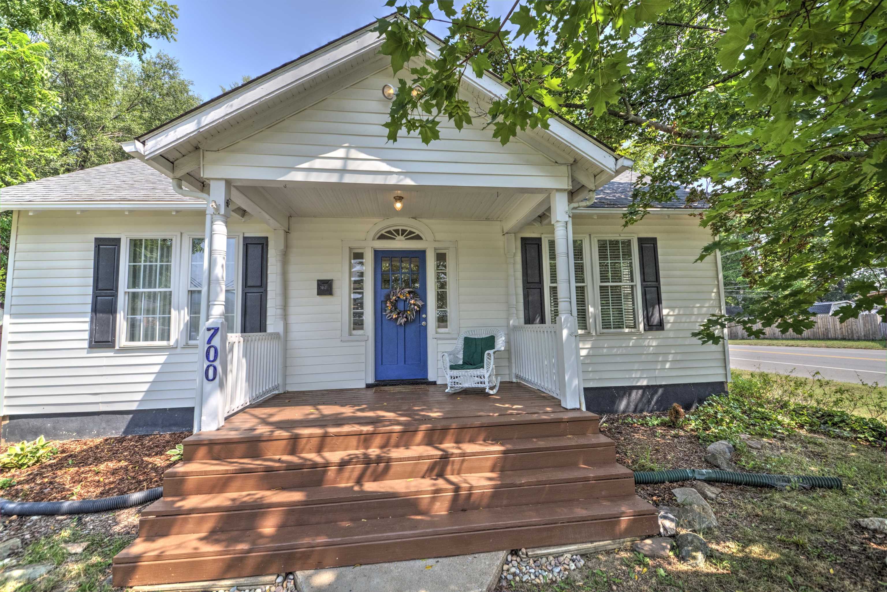 700 SHERWOOD AVE, WAYNESBORO, Virginia 22980, 2 Bedrooms Bedrooms, ,1 BathroomBathrooms,Residential,700 SHERWOOD AVE,679779 MLS # 679779 700 SHERWOOD AVE, WAYNESBORO, Virginia 22980, 2 Bedrooms Bedrooms, ,1 BathroomBathrooms,Residential,700 SHERWOOD AVE,679779 MLS # 679779