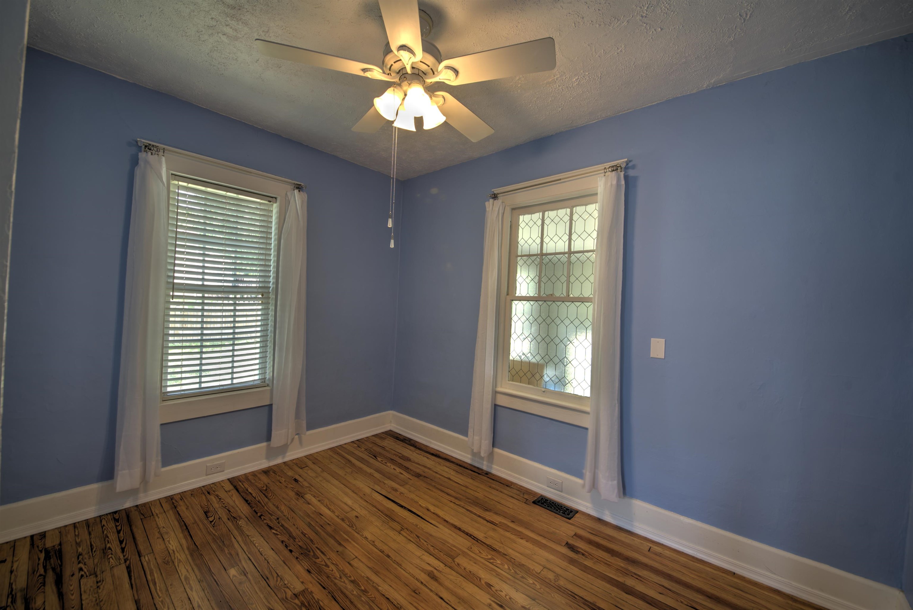 700 SHERWOOD AVE, WAYNESBORO, Virginia 22980, 2 Bedrooms Bedrooms, ,1 BathroomBathrooms,Residential,700 SHERWOOD AVE,679779 MLS # 679779 700 SHERWOOD AVE, WAYNESBORO, Virginia 22980, 2 Bedrooms Bedrooms, ,1 BathroomBathrooms,Residential,700 SHERWOOD AVE,679779 MLS # 679779
