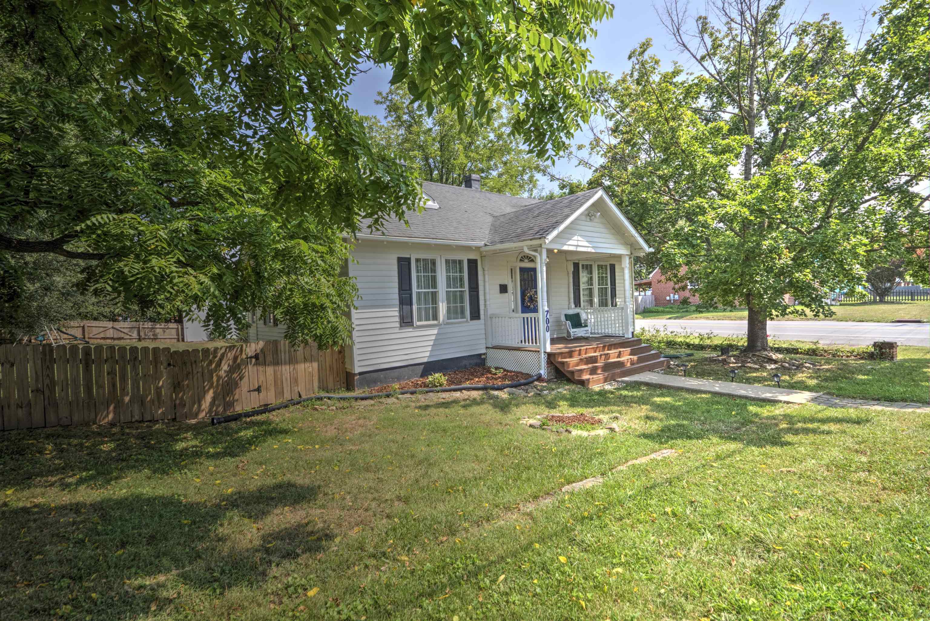 700 SHERWOOD AVE, WAYNESBORO, Virginia 22980, 2 Bedrooms Bedrooms, ,1 BathroomBathrooms,Residential,700 SHERWOOD AVE,679779 MLS # 679779 700 SHERWOOD AVE, WAYNESBORO, Virginia 22980, 2 Bedrooms Bedrooms, ,1 BathroomBathrooms,Residential,700 SHERWOOD AVE,679779 MLS # 679779