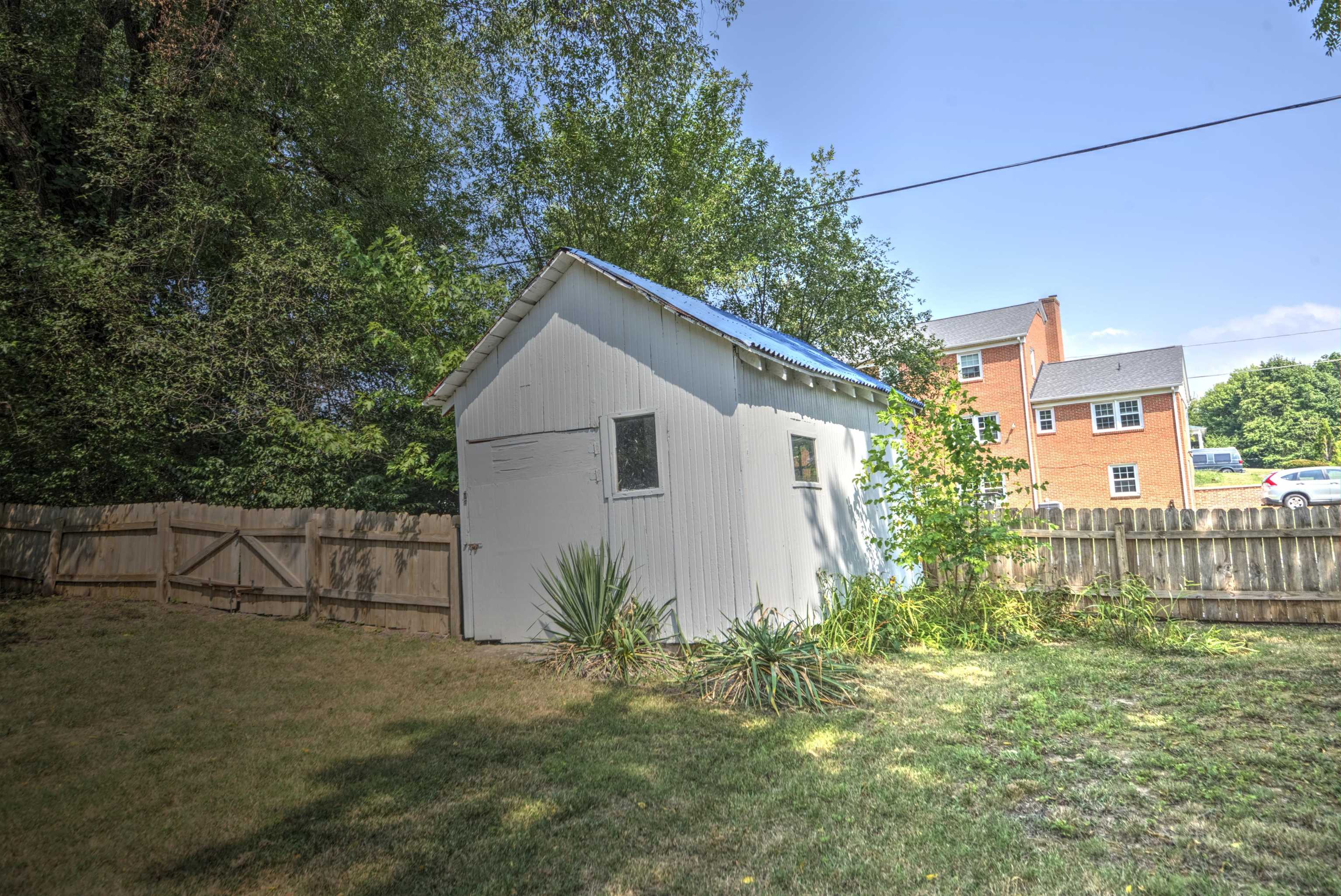 700 SHERWOOD AVE, WAYNESBORO, Virginia 22980, 2 Bedrooms Bedrooms, ,1 BathroomBathrooms,Residential,700 SHERWOOD AVE,679779 MLS # 679779 700 SHERWOOD AVE, WAYNESBORO, Virginia 22980, 2 Bedrooms Bedrooms, ,1 BathroomBathrooms,Residential,700 SHERWOOD AVE,679779 MLS # 679779
