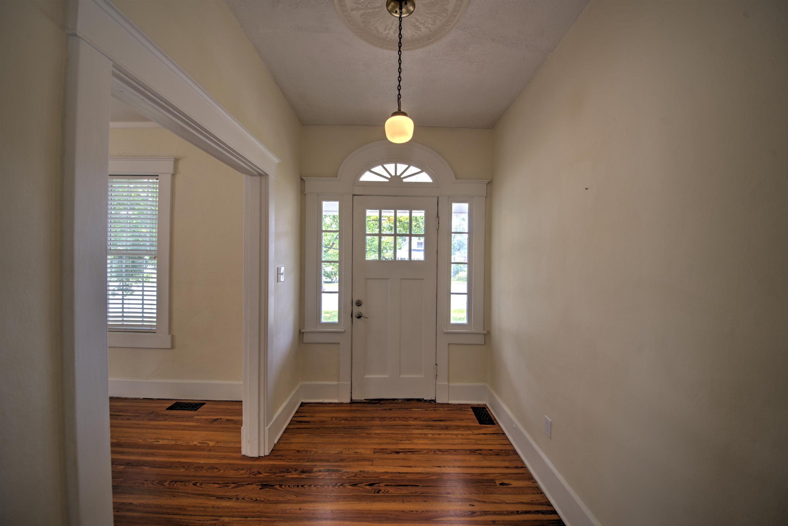 700 SHERWOOD AVE, WAYNESBORO, Virginia 22980, 2 Bedrooms Bedrooms, ,1 BathroomBathrooms,Residential,700 SHERWOOD AVE,679779 MLS # 679779 700 SHERWOOD AVE, WAYNESBORO, Virginia 22980, 2 Bedrooms Bedrooms, ,1 BathroomBathrooms,Residential,700 SHERWOOD AVE,679779 MLS # 679779