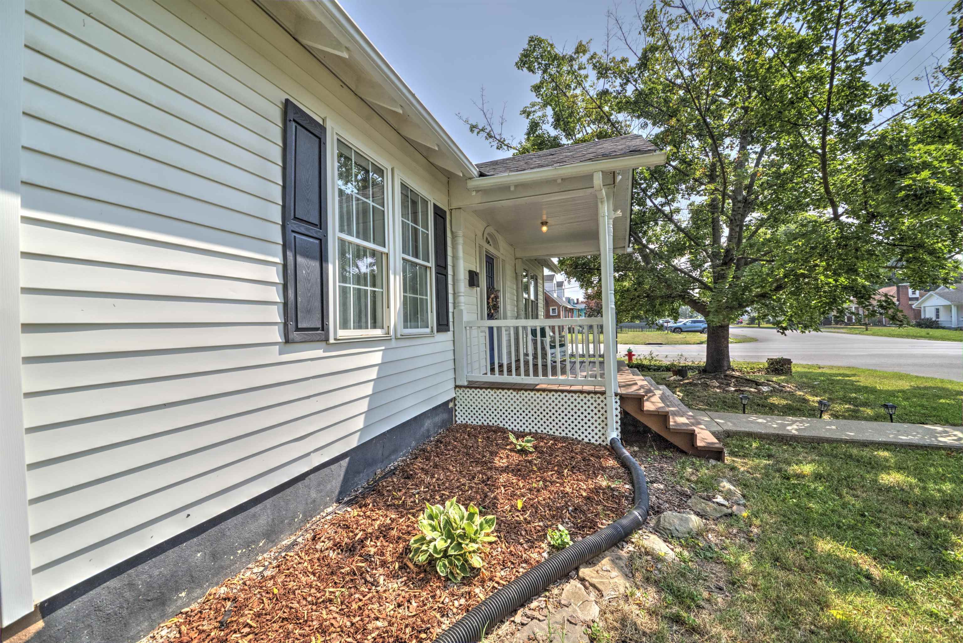 700 SHERWOOD AVE, WAYNESBORO, Virginia 22980, 2 Bedrooms Bedrooms, ,1 BathroomBathrooms,Residential,700 SHERWOOD AVE,679779 MLS # 679779 700 SHERWOOD AVE, WAYNESBORO, Virginia 22980, 2 Bedrooms Bedrooms, ,1 BathroomBathrooms,Residential,700 SHERWOOD AVE,679779 MLS # 679779