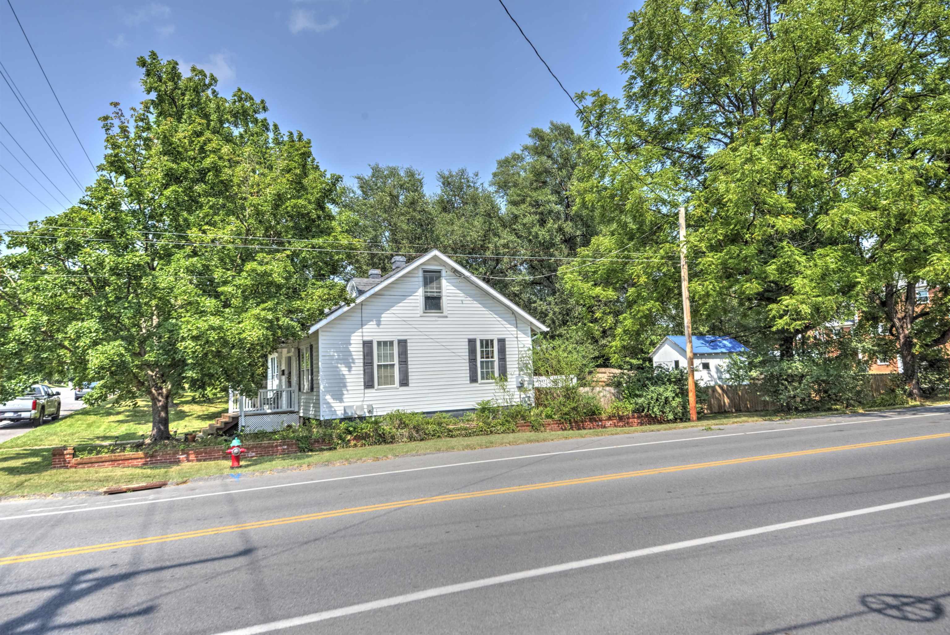 700 SHERWOOD AVE, WAYNESBORO, Virginia 22980, 2 Bedrooms Bedrooms, ,1 BathroomBathrooms,Residential,700 SHERWOOD AVE,679779 MLS # 679779 700 SHERWOOD AVE, WAYNESBORO, Virginia 22980, 2 Bedrooms Bedrooms, ,1 BathroomBathrooms,Residential,700 SHERWOOD AVE,679779 MLS # 679779