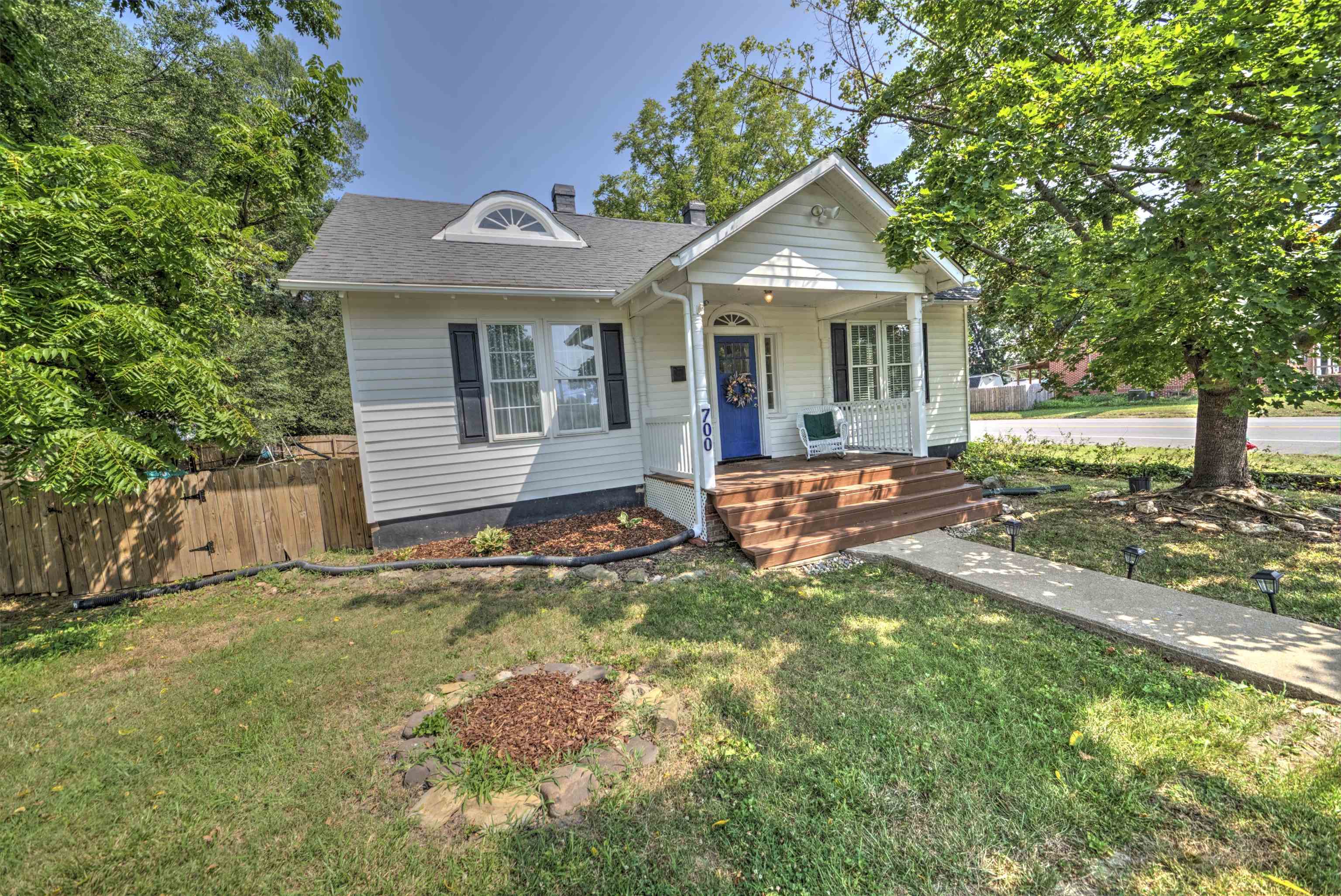 700 SHERWOOD AVE, WAYNESBORO, Virginia 22980, 2 Bedrooms Bedrooms, ,1 BathroomBathrooms,Residential,700 SHERWOOD AVE,679779 MLS # 679779 700 SHERWOOD AVE, WAYNESBORO, Virginia 22980, 2 Bedrooms Bedrooms, ,1 BathroomBathrooms,Residential,700 SHERWOOD AVE,679779 MLS # 679779