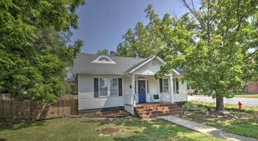 700 SHERWOOD AVE, WAYNESBORO, Virginia 22980, 2 Bedrooms Bedrooms, ,1 BathroomBathrooms,Residential,700 SHERWOOD AVE,679779 MLS # 679779