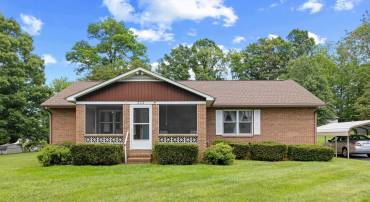 902 AUGUSTA FARMS RD, STUARTS DRAFT, Virginia 24477, 2 Bedrooms Bedrooms, ,1 BathroomBathrooms,Residential,902 AUGUSTA FARMS RD,678072 MLS # 678072